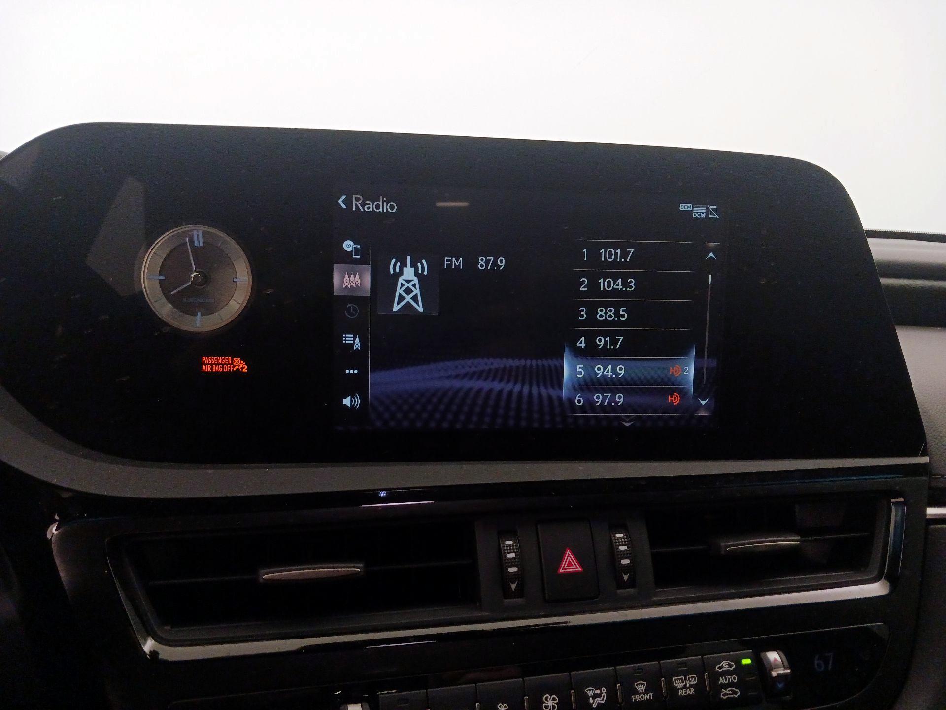 Thumbnail: 2022 Lexus ES - 15