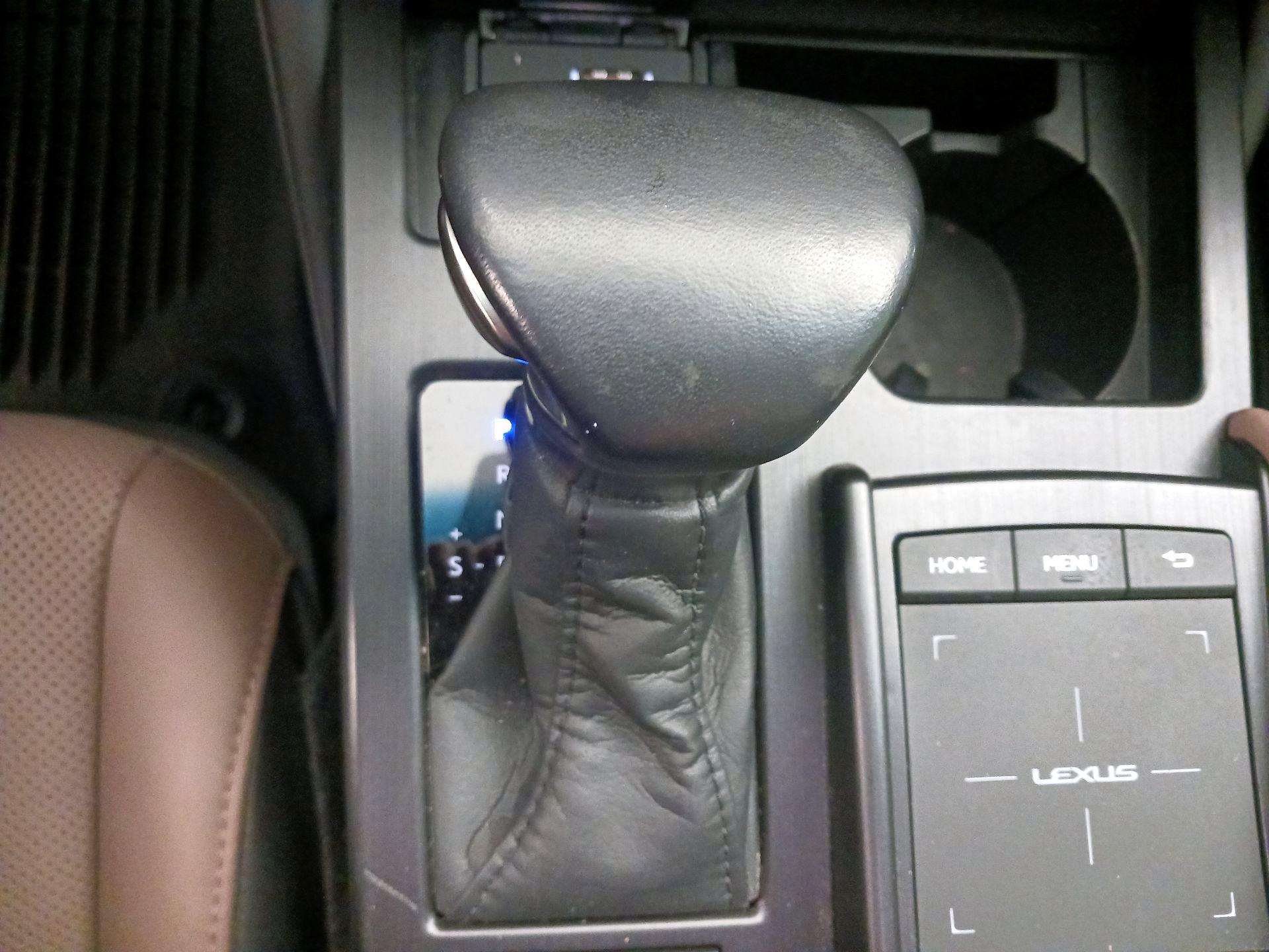 Thumbnail: 2022 Lexus ES - 17