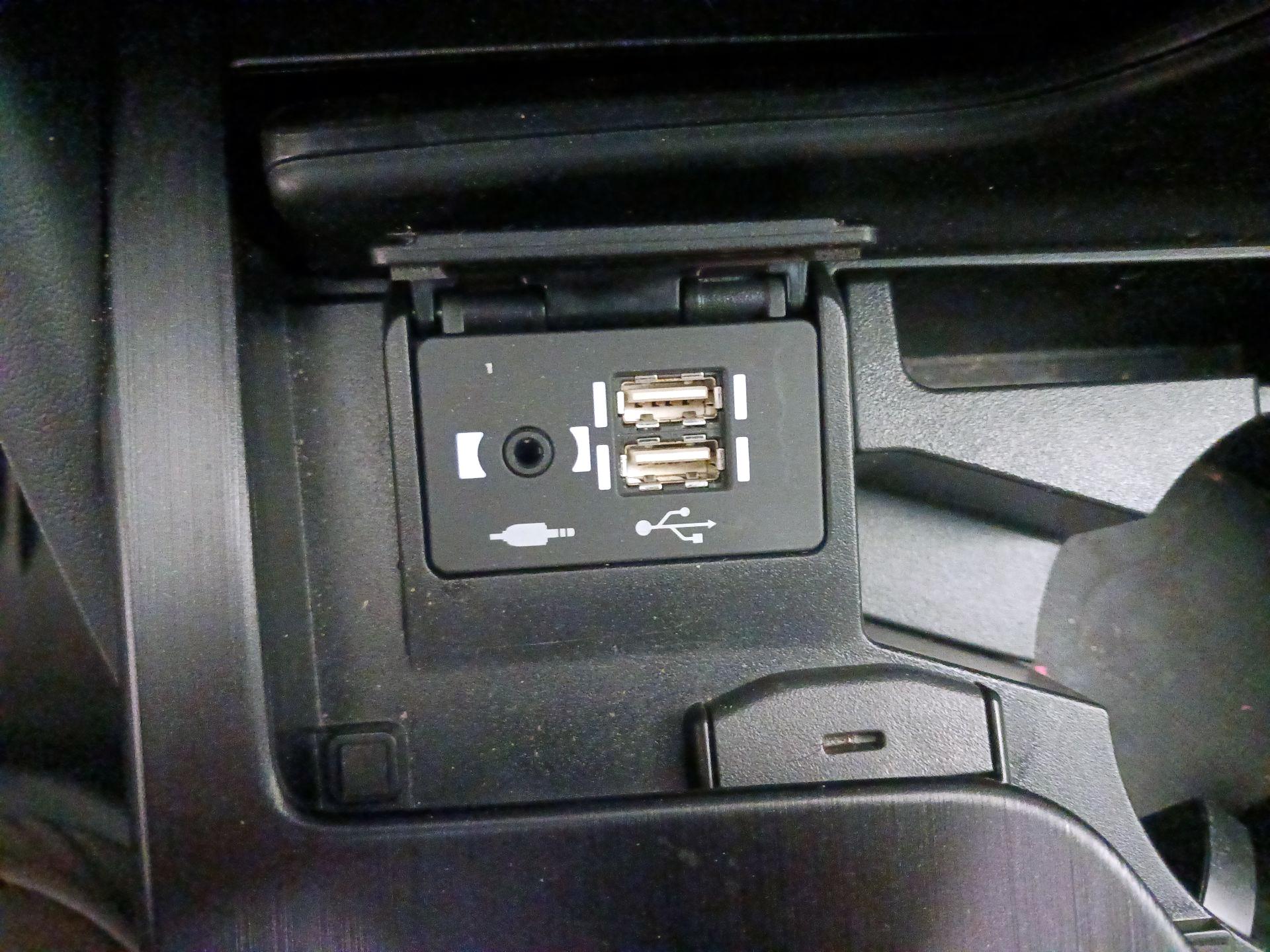 Thumbnail: 2022 Lexus ES - 18