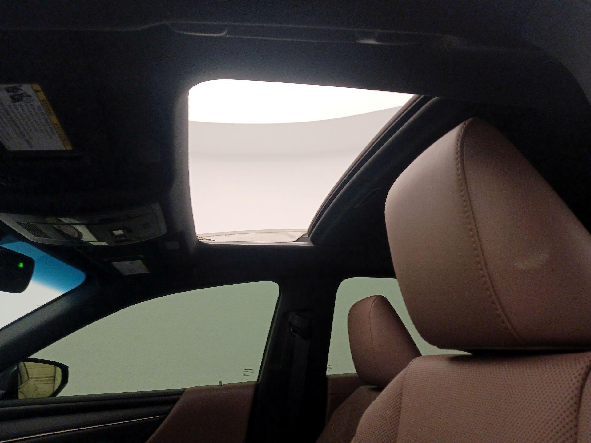 Thumbnail: 2022 Lexus ES - 19