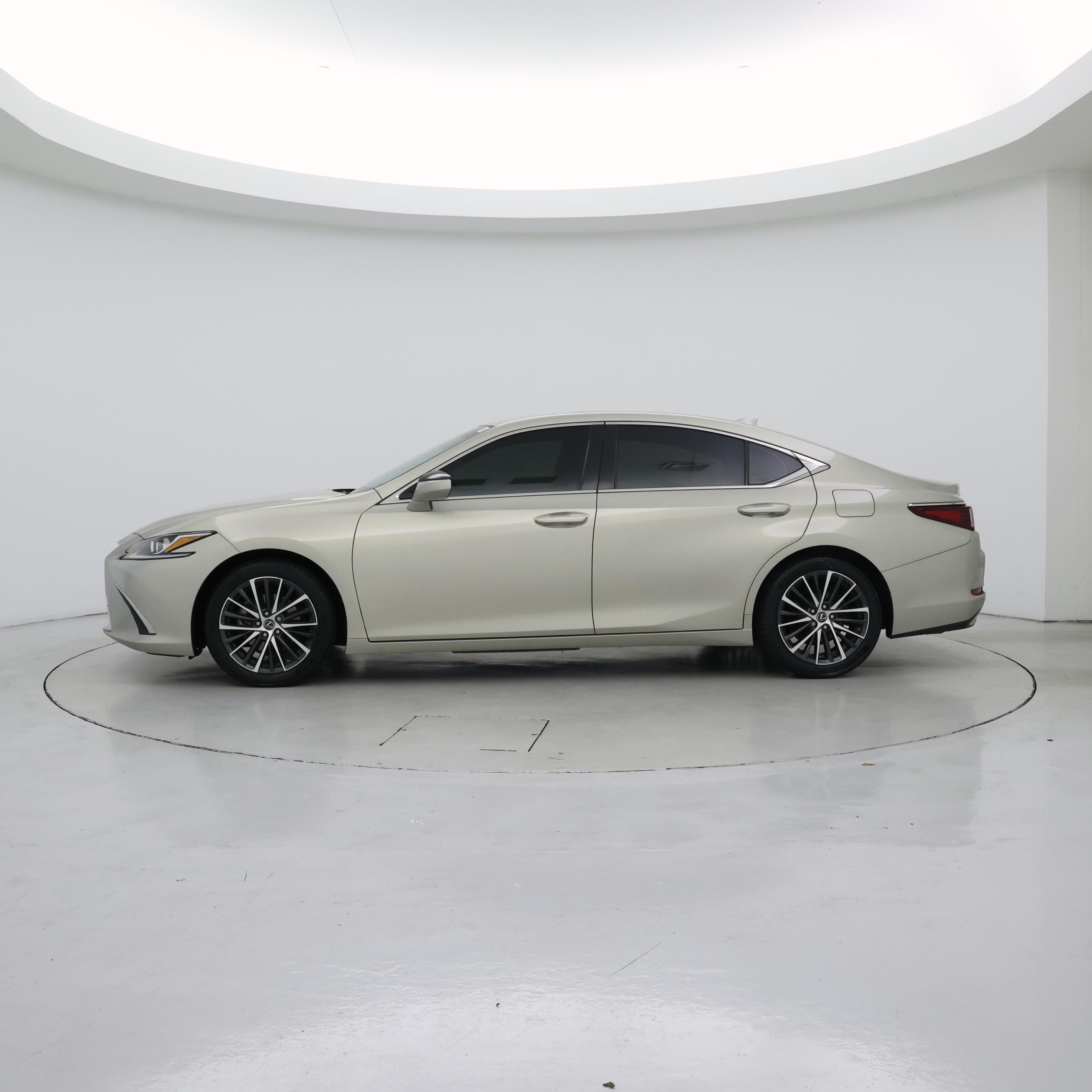 Thumbnail: 2022 Lexus ES - 3