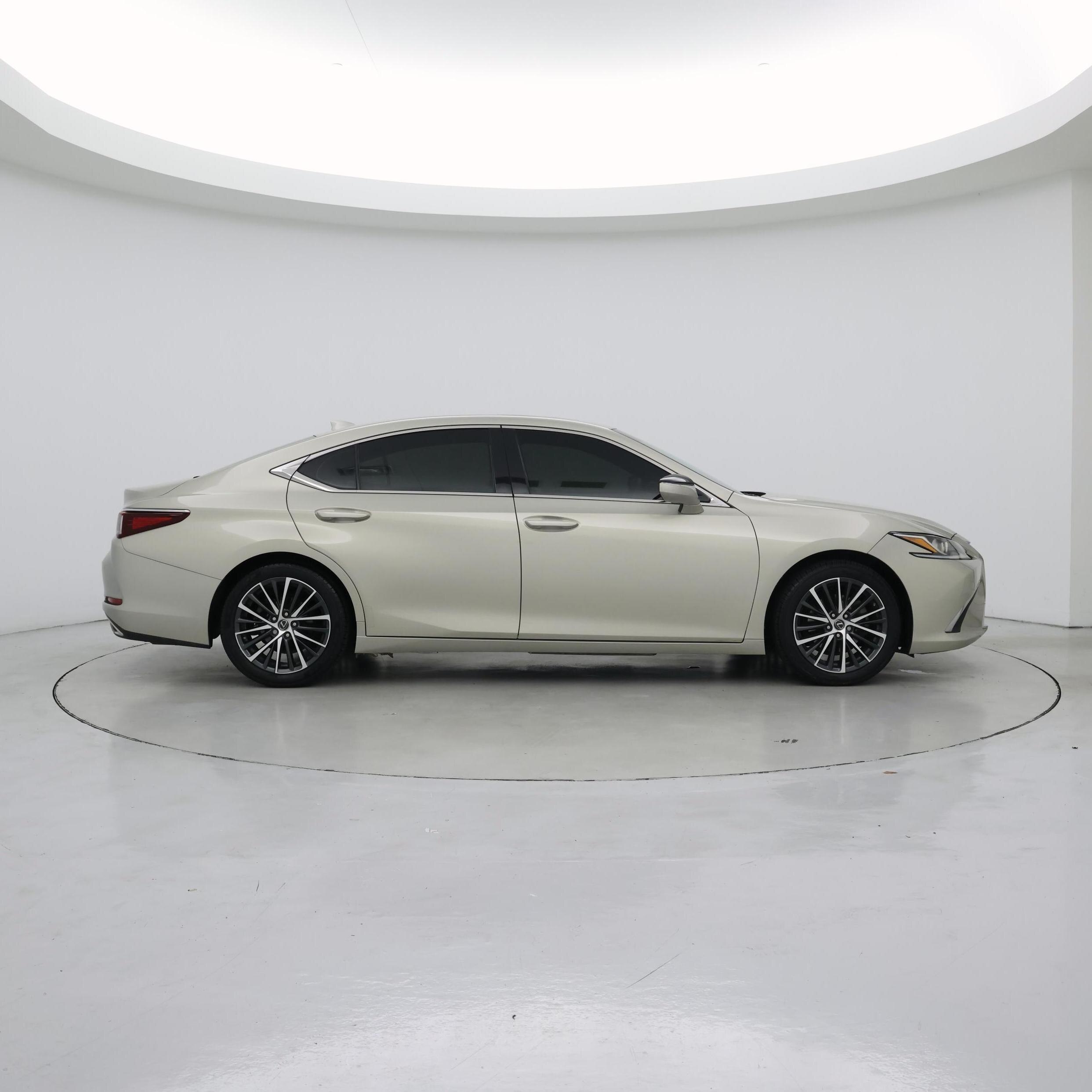 Thumbnail: 2022 Lexus ES - 7