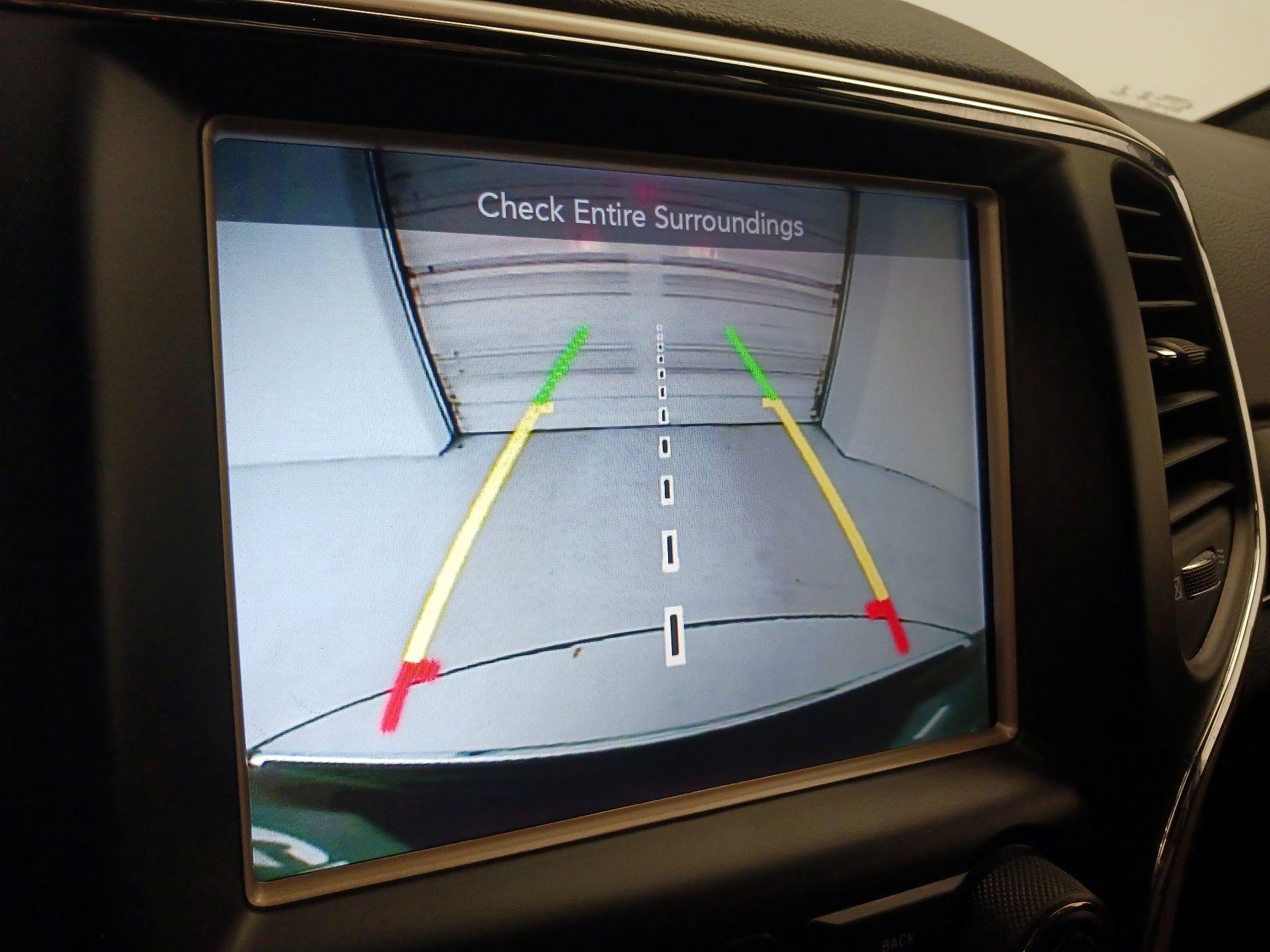 Thumbnail: 2016 Jeep Grand Cherokee - 15