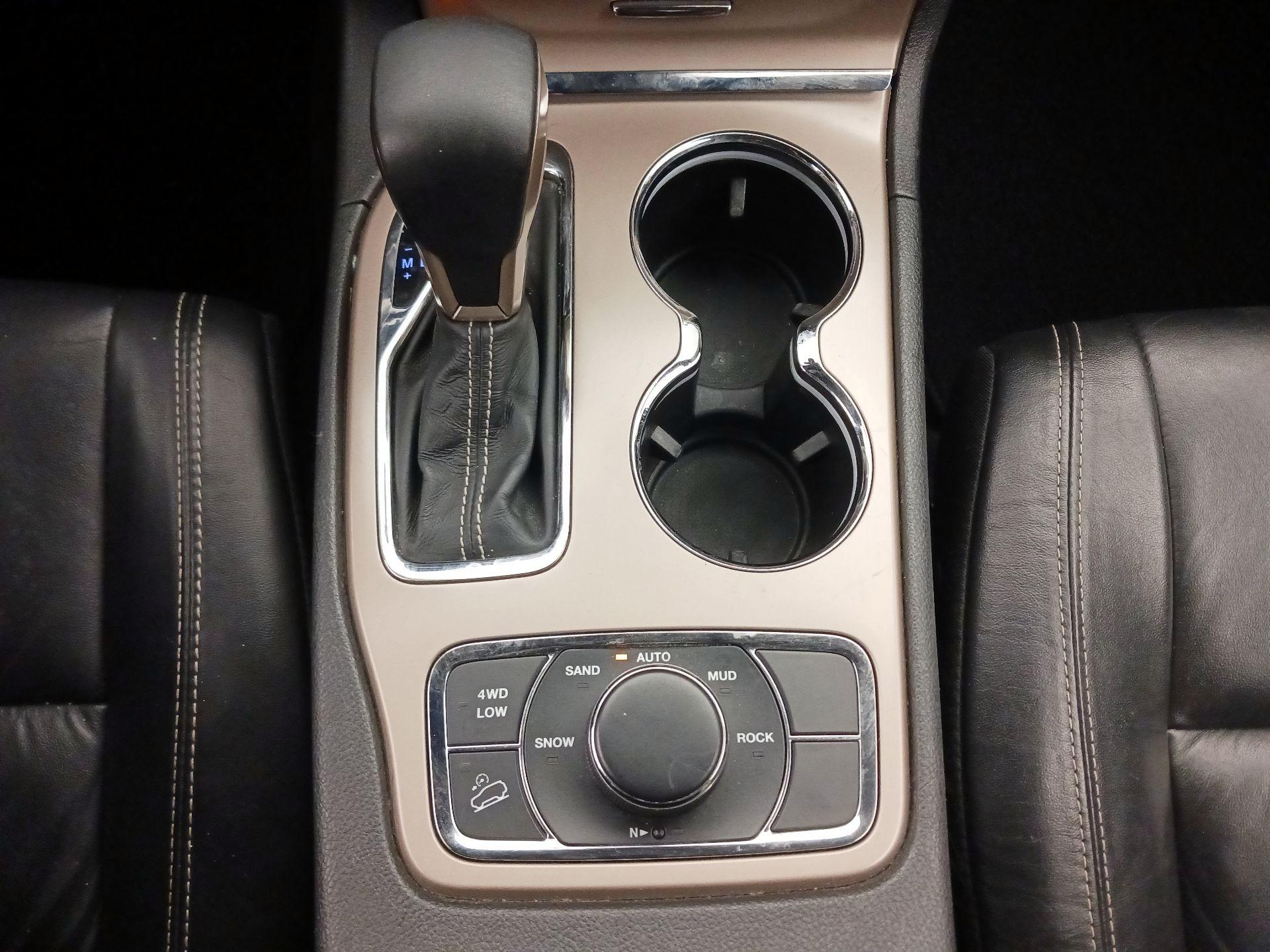 Thumbnail: 2016 Jeep Grand Cherokee - 18