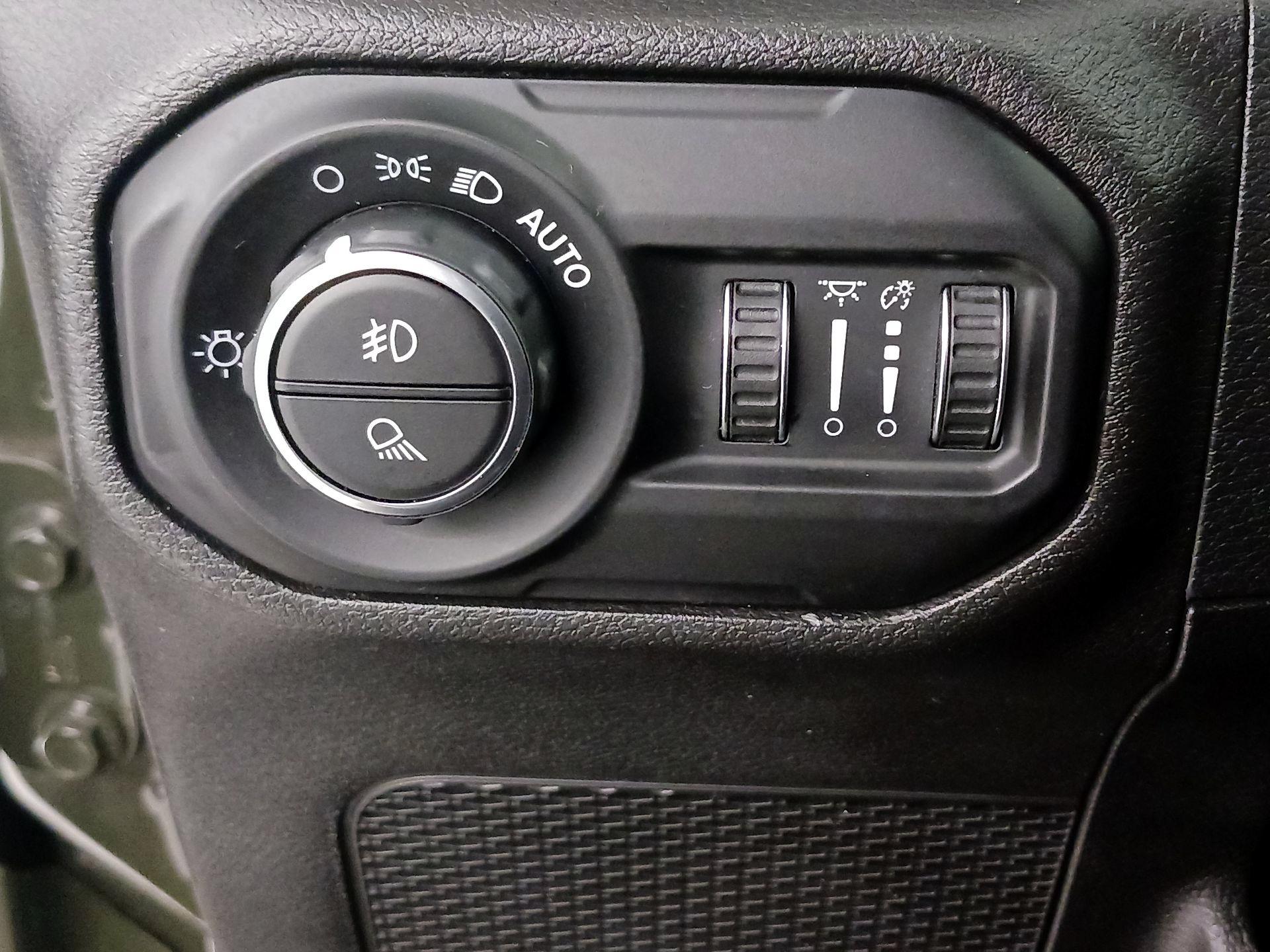 Thumbnail: 2021 Jeep Gladiator - 13