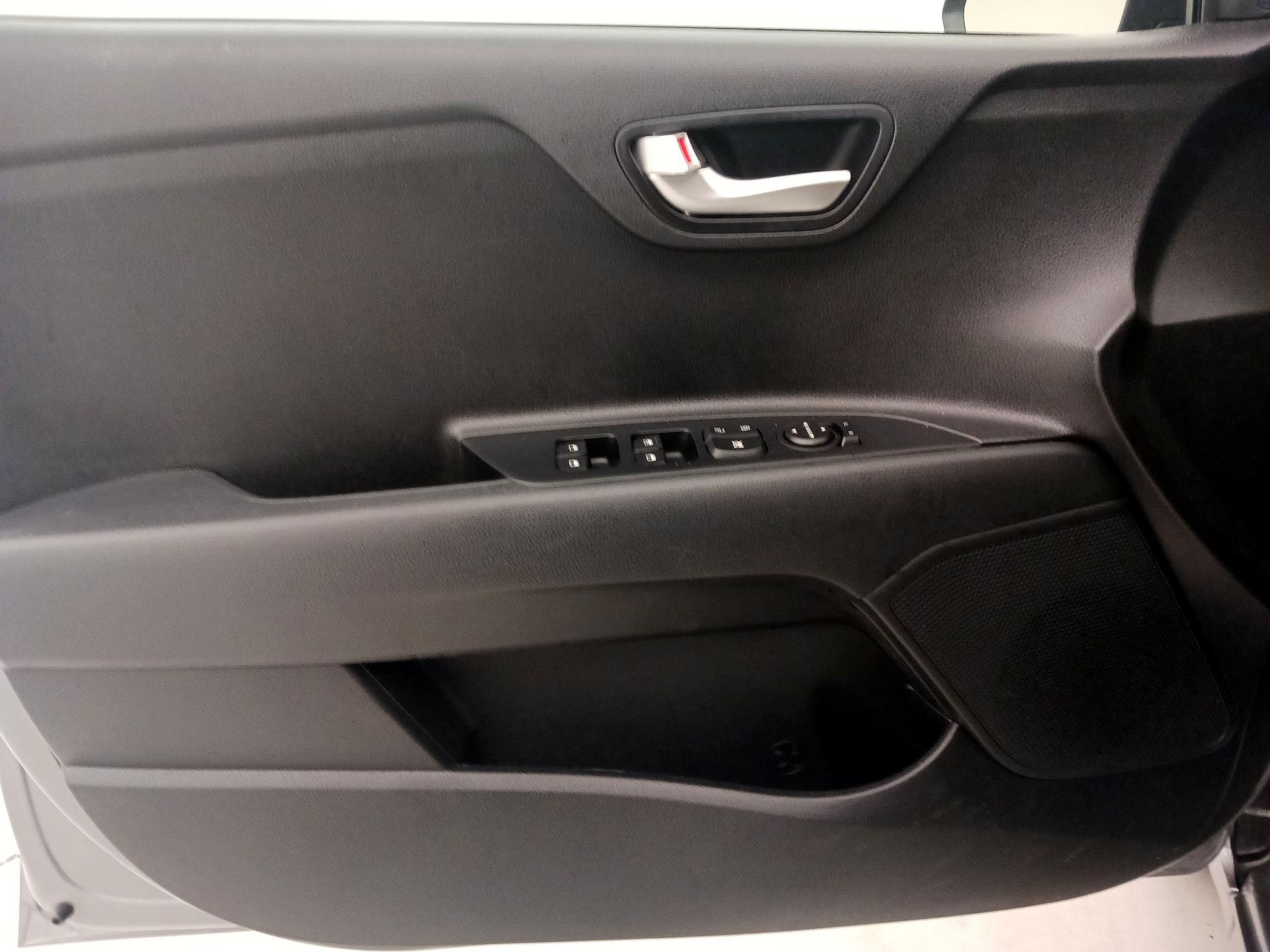 Thumbnail: 2022 Kia Rio - 12