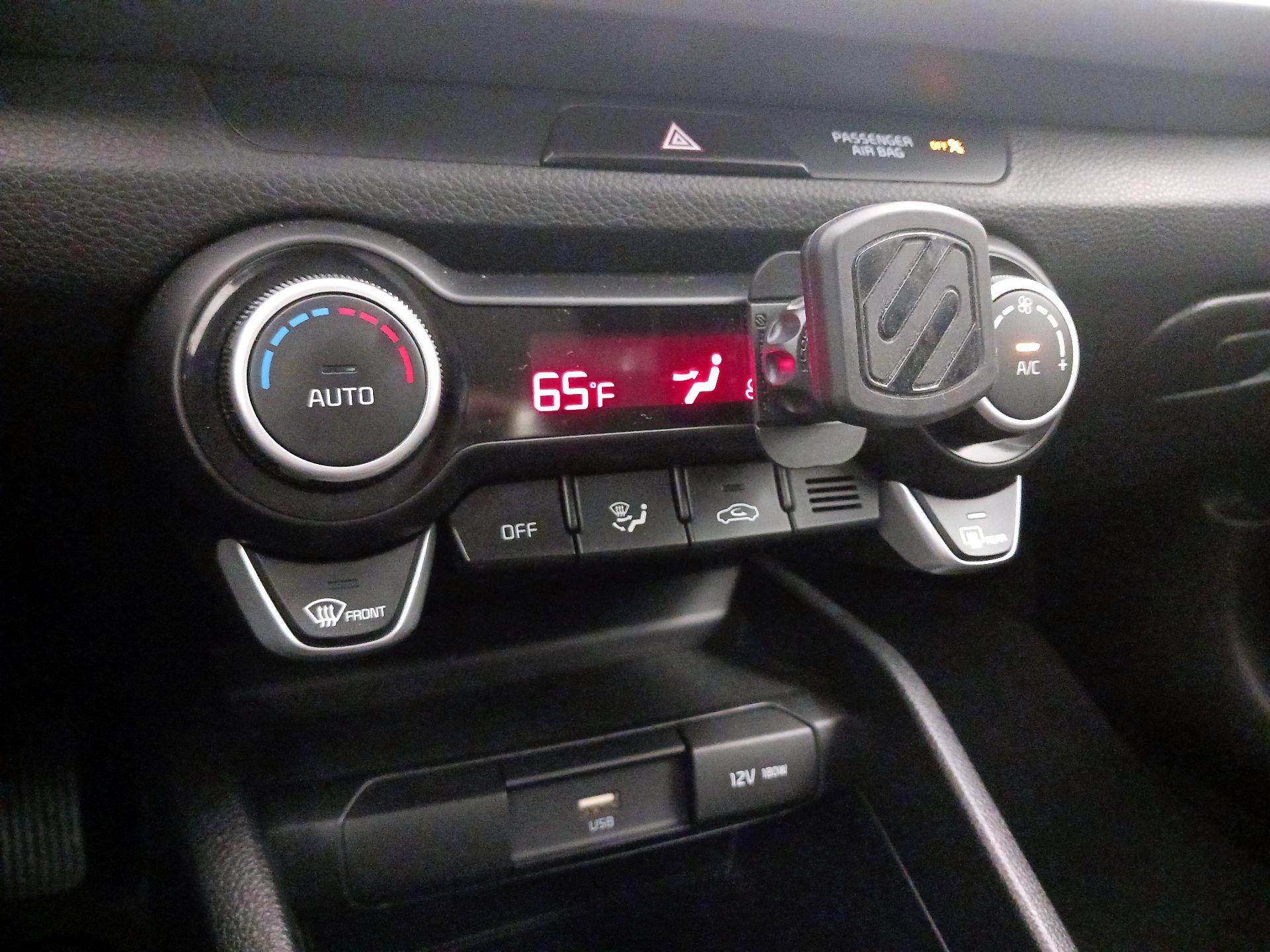 Thumbnail: 2022 Kia Rio - 16