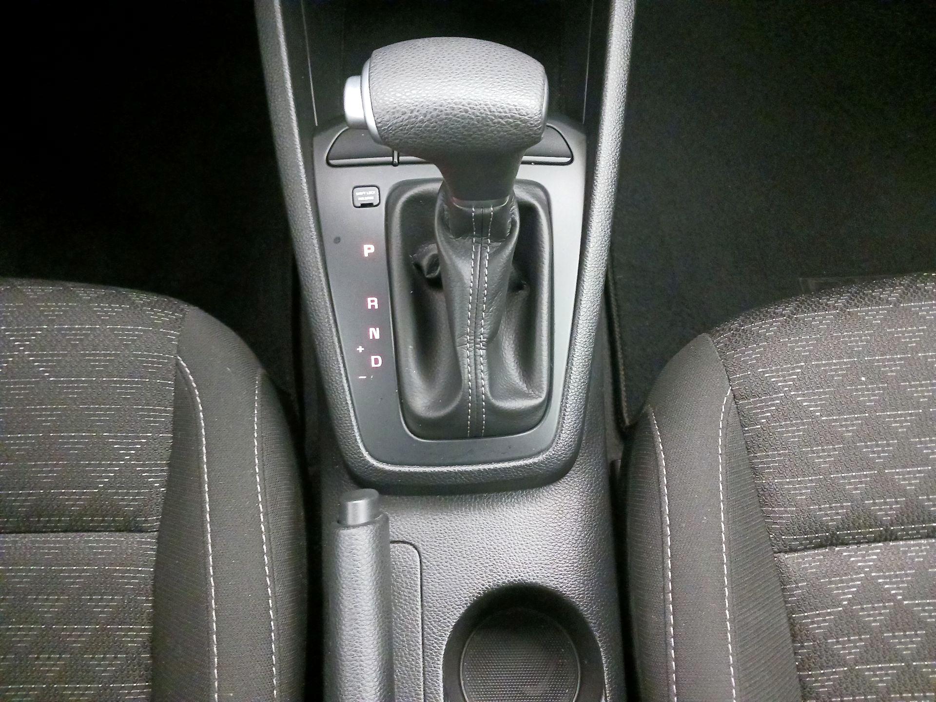 Thumbnail: 2022 Kia Rio - 17