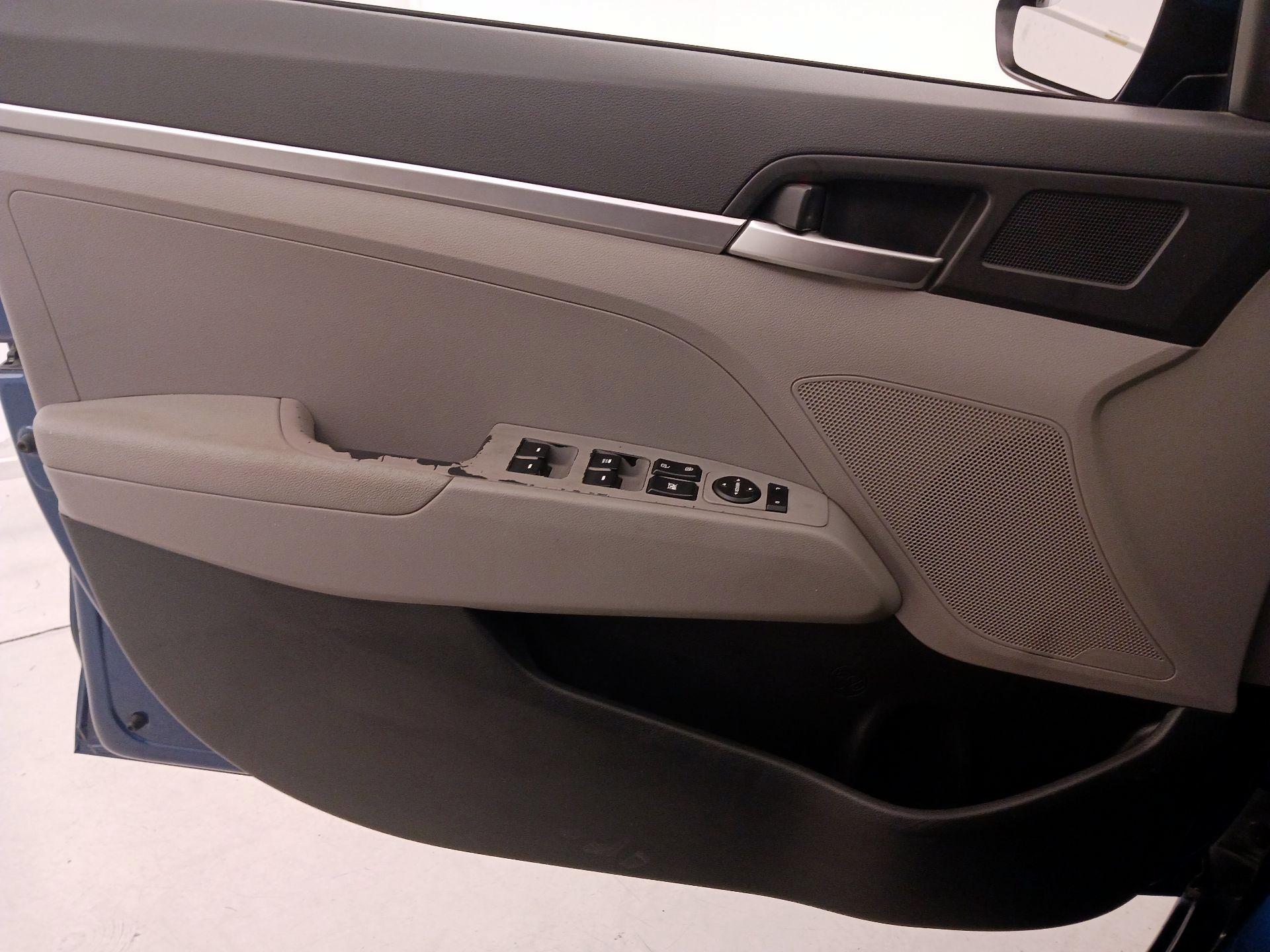 Thumbnail: 2019 Hyundai Elantra - 12