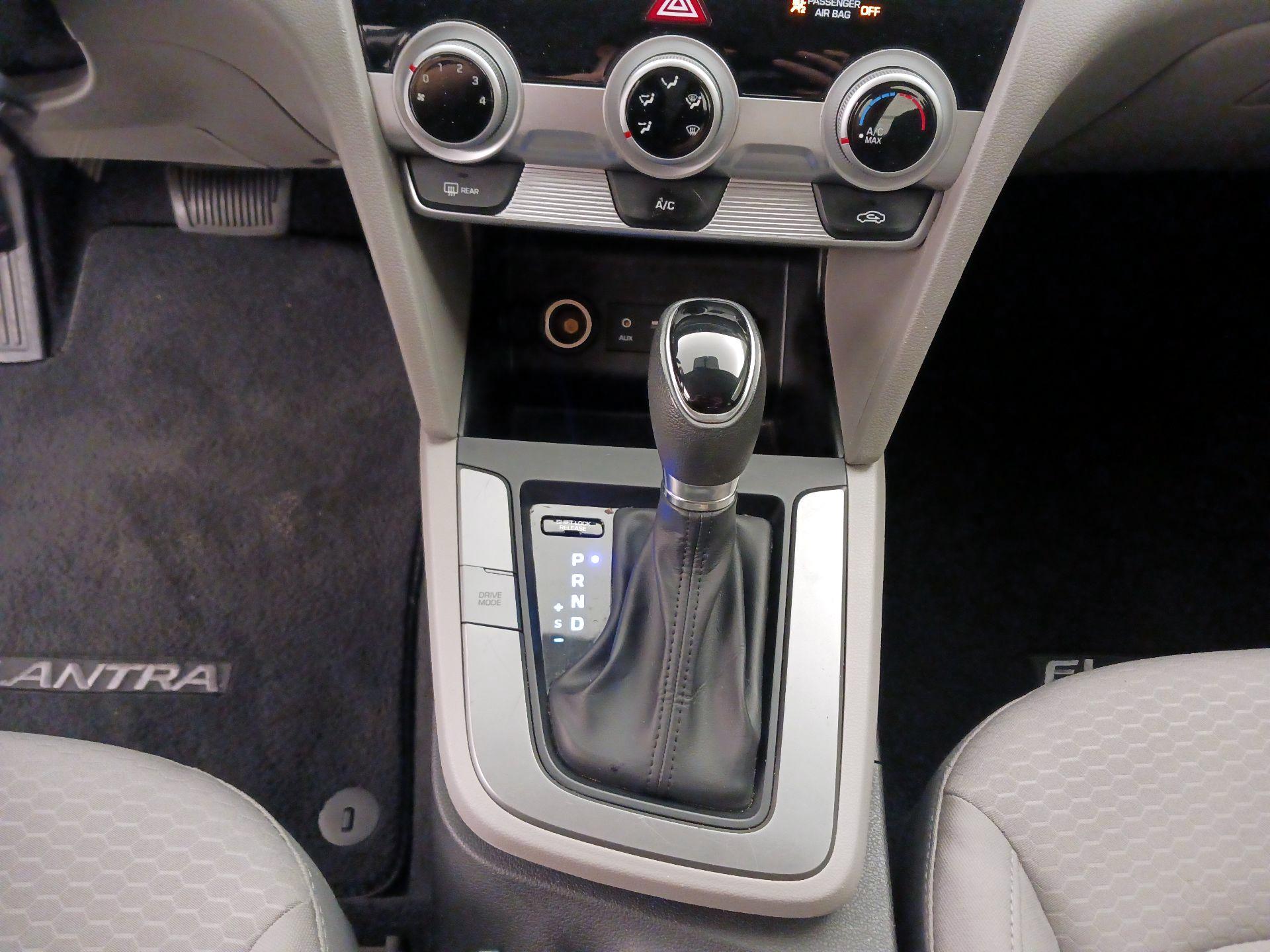 Thumbnail: 2019 Hyundai Elantra - 17