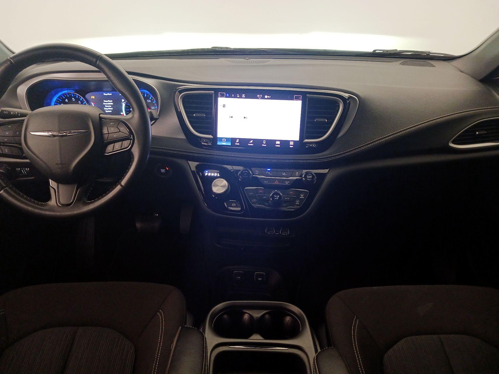 Thumbnail: 2021 Chrysler Pacifica - 9