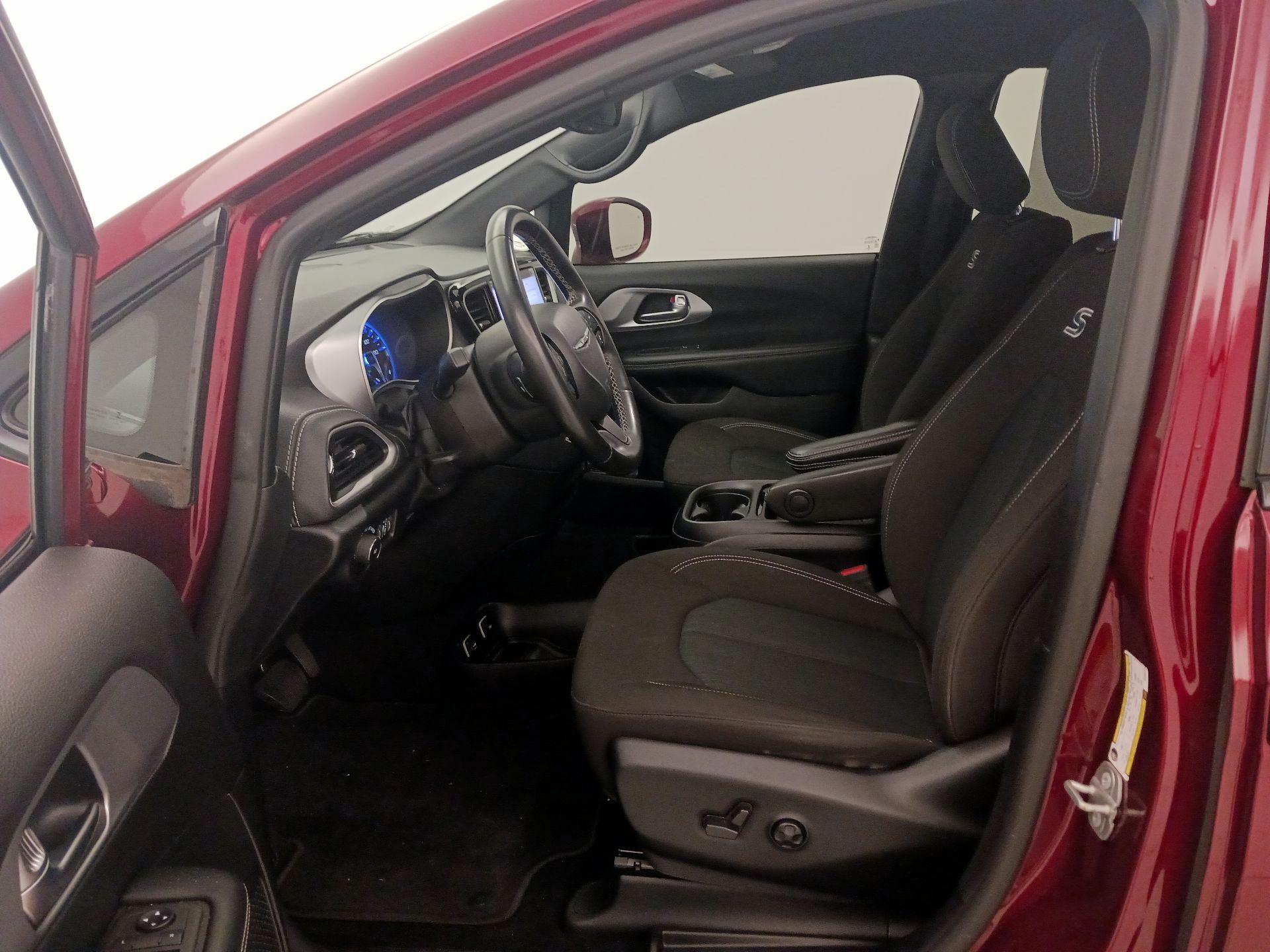 Thumbnail: 2021 Chrysler Pacifica - 11