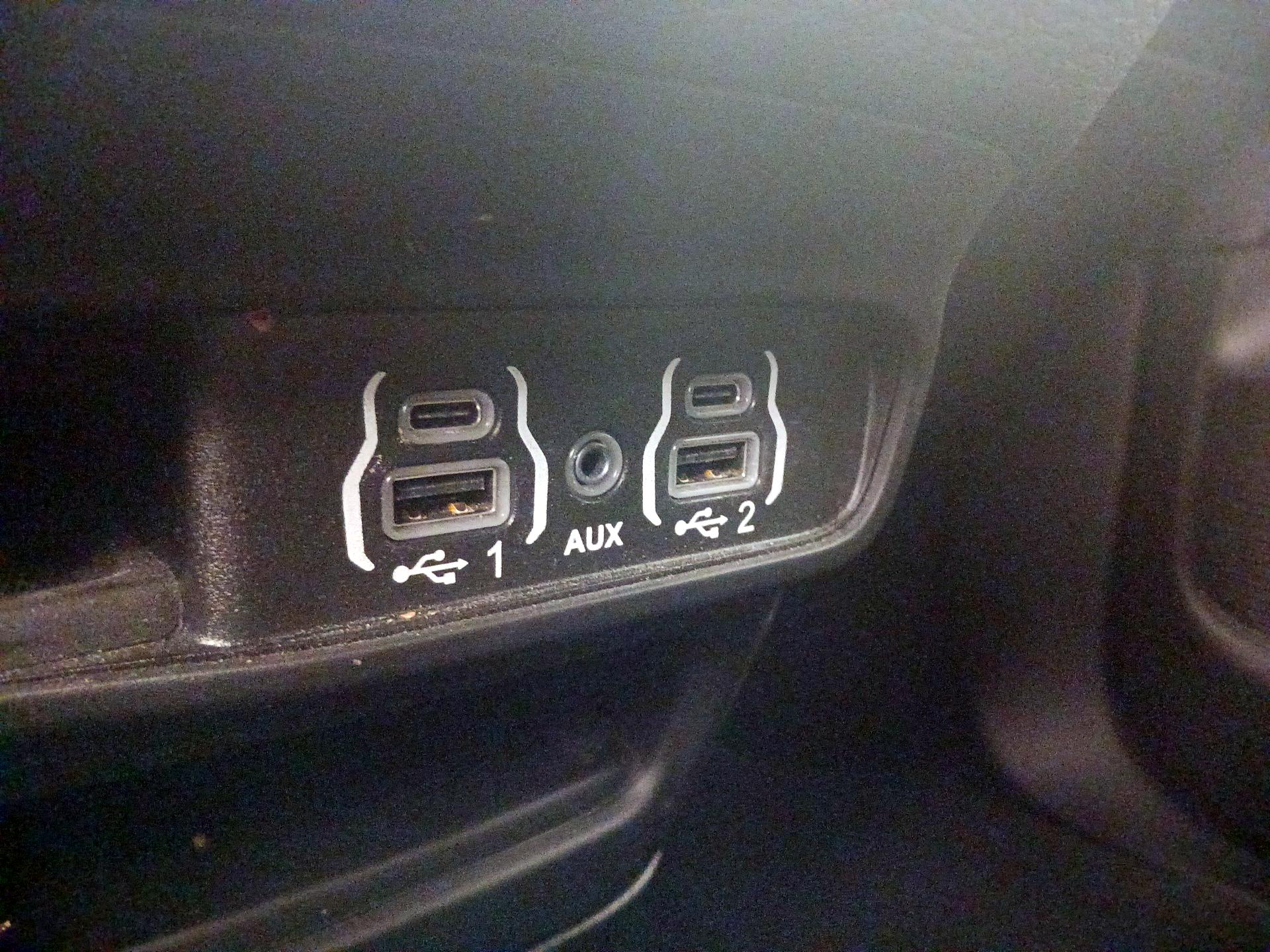 Thumbnail: 2021 Chrysler Pacifica - 18