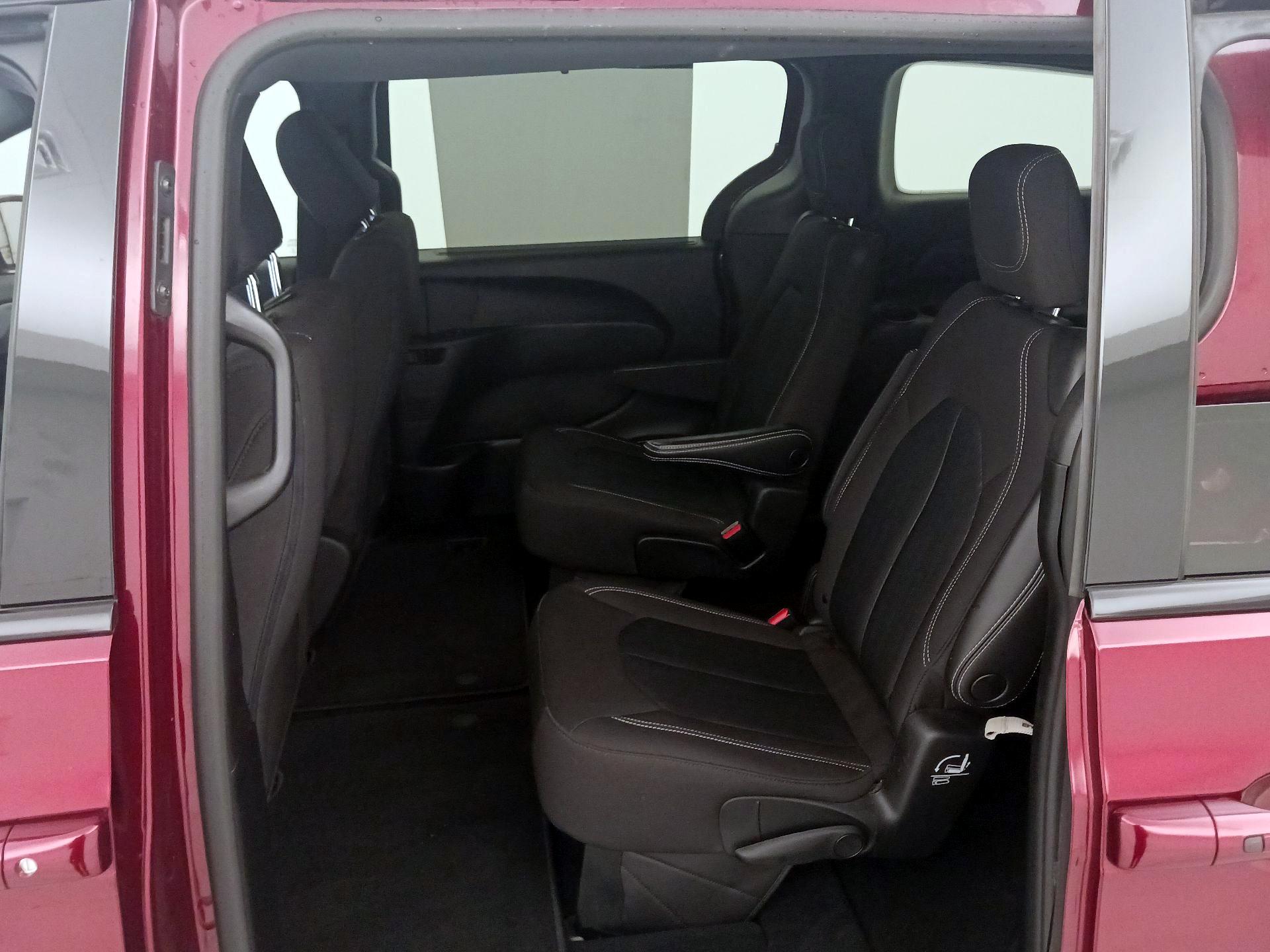 Thumbnail: 2021 Chrysler Pacifica - 19