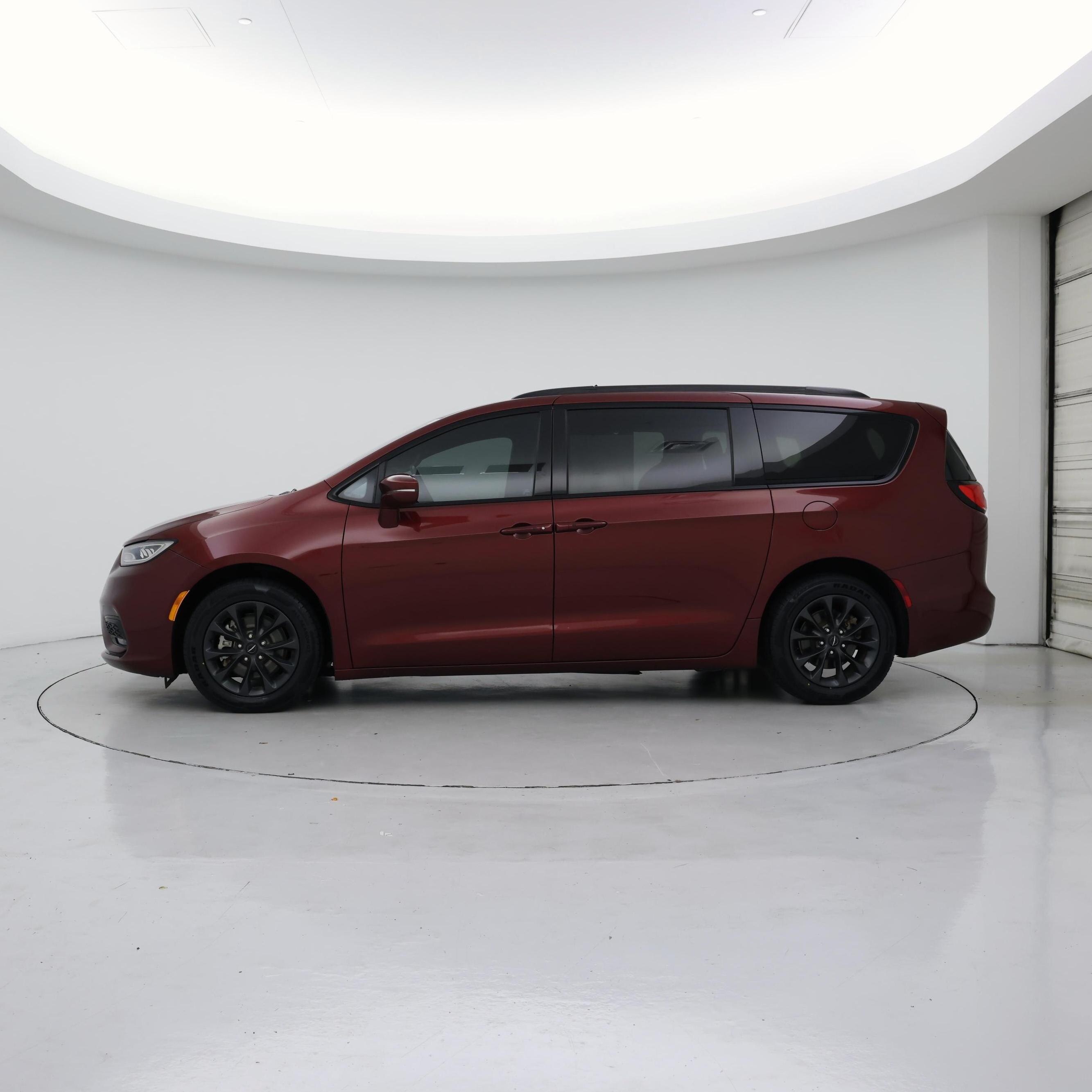 Thumbnail: 2021 Chrysler Pacifica - 3