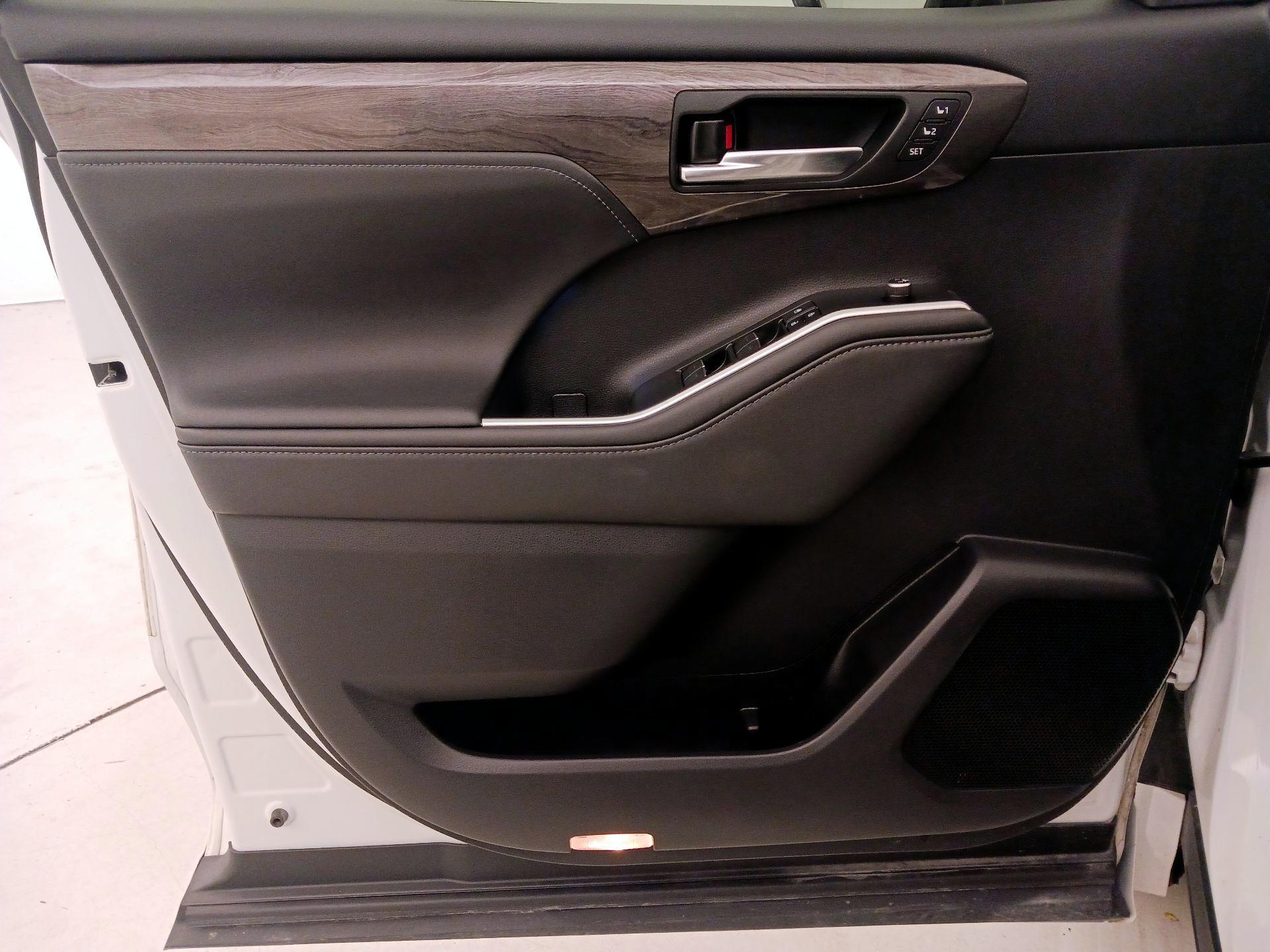 Thumbnail: 2021 Toyota Highlander - 12