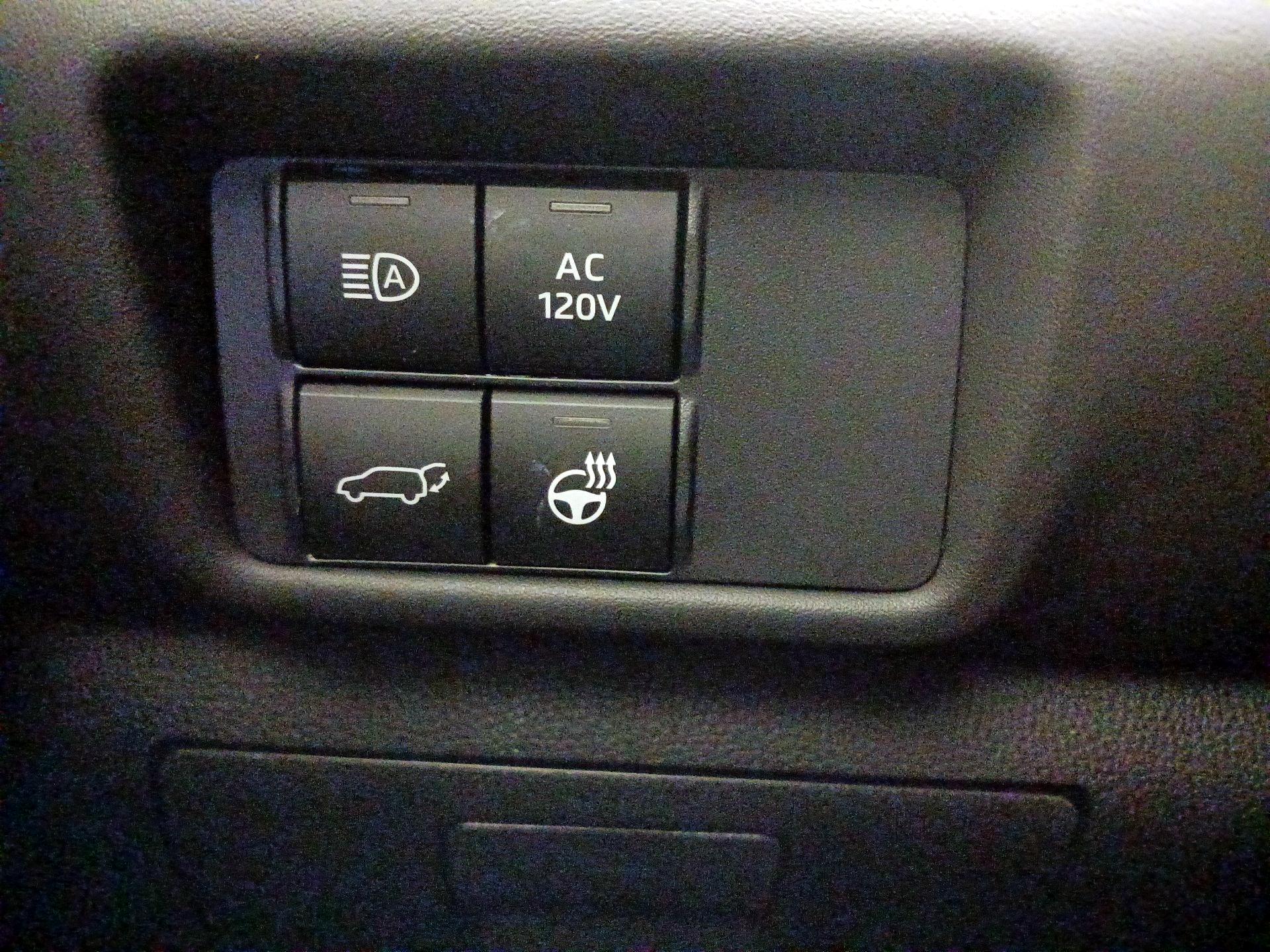 Thumbnail: 2021 Toyota Highlander - 13