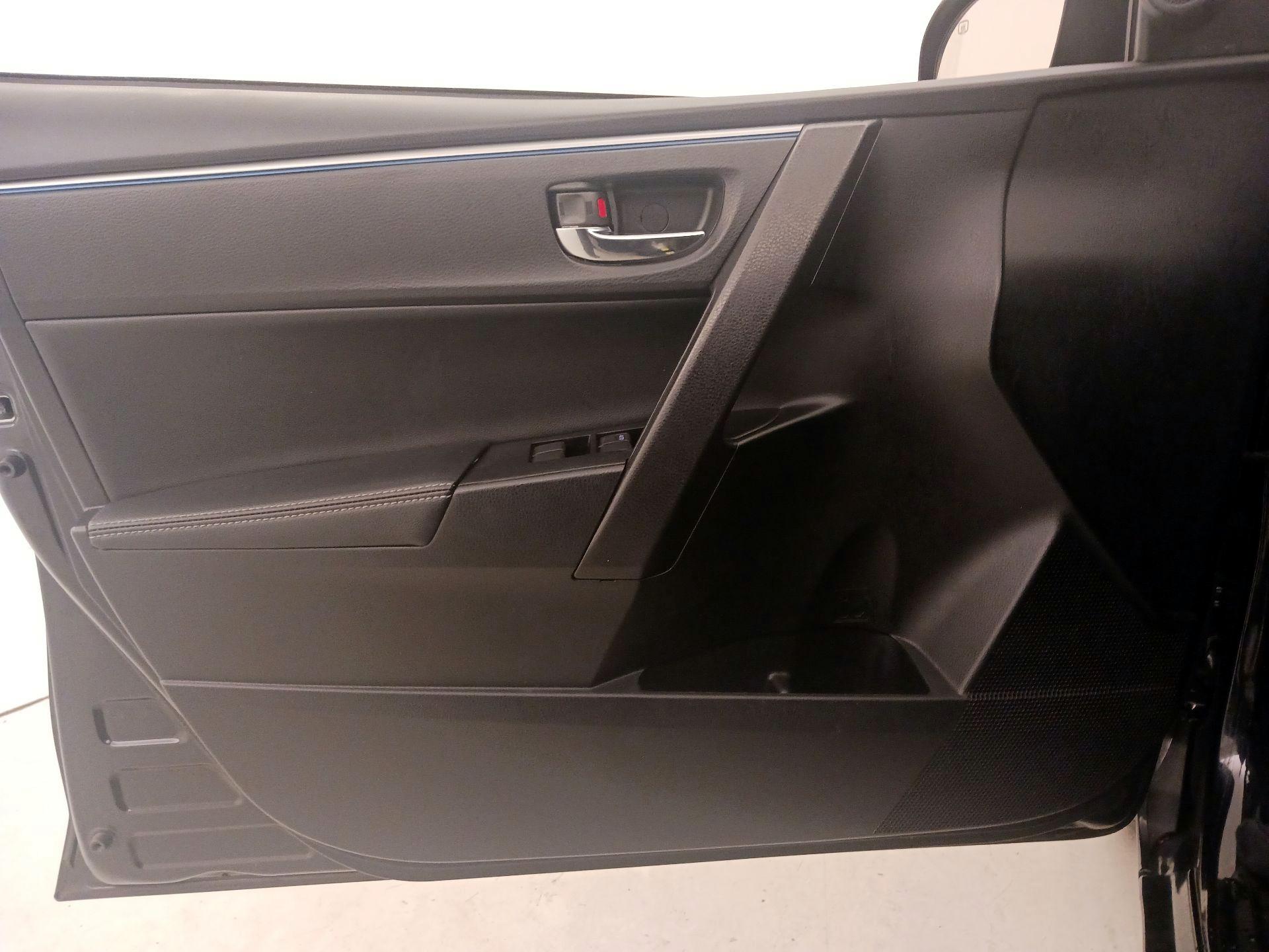 Thumbnail: 2015 Toyota Corolla - 12