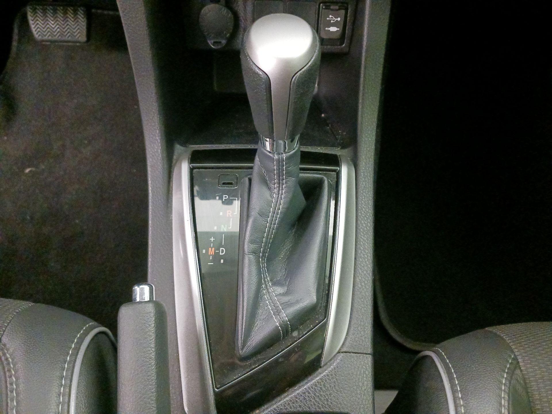 Thumbnail: 2015 Toyota Corolla - 17