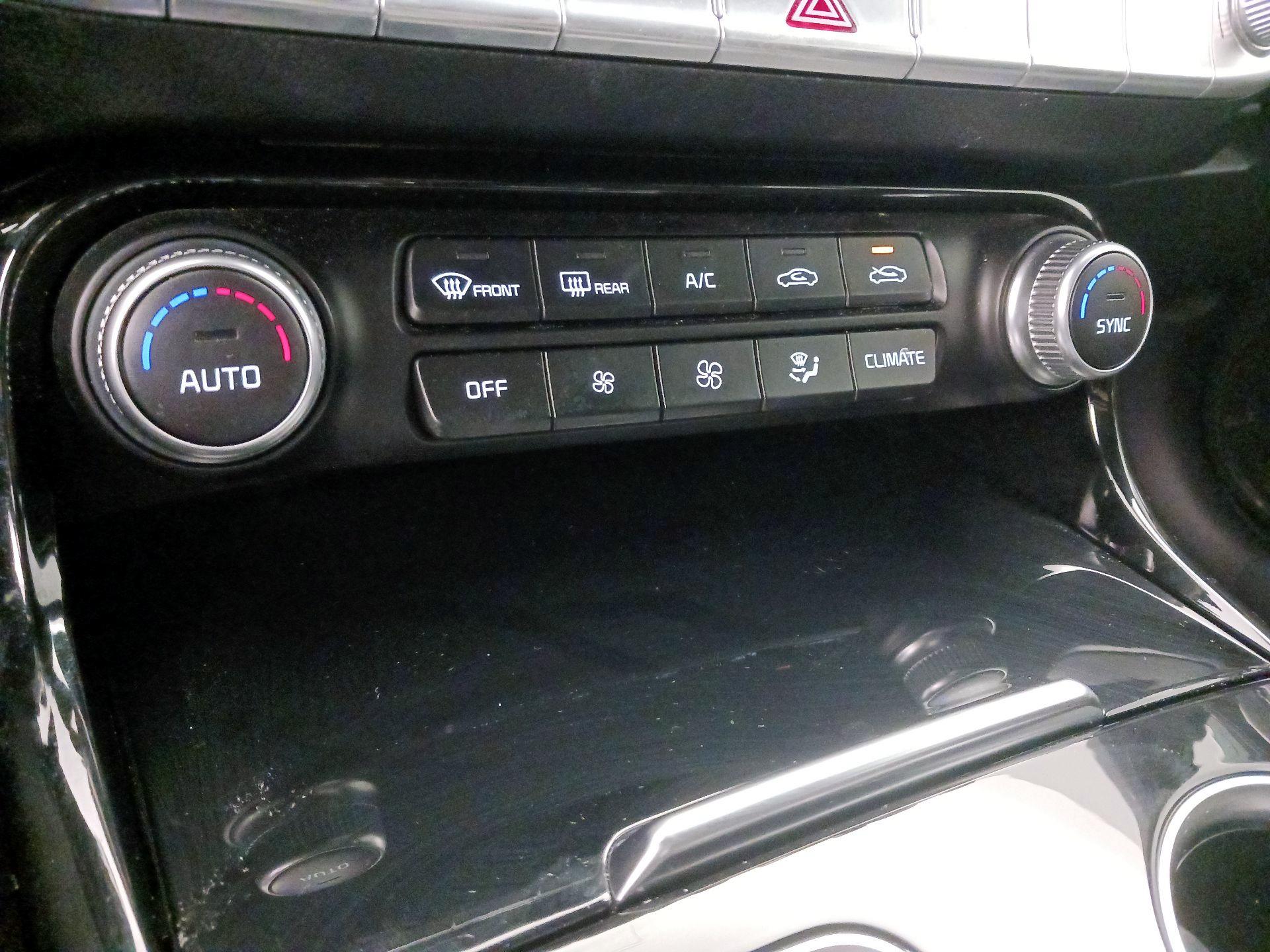 Thumbnail: 2023 Kia Stinger - 17