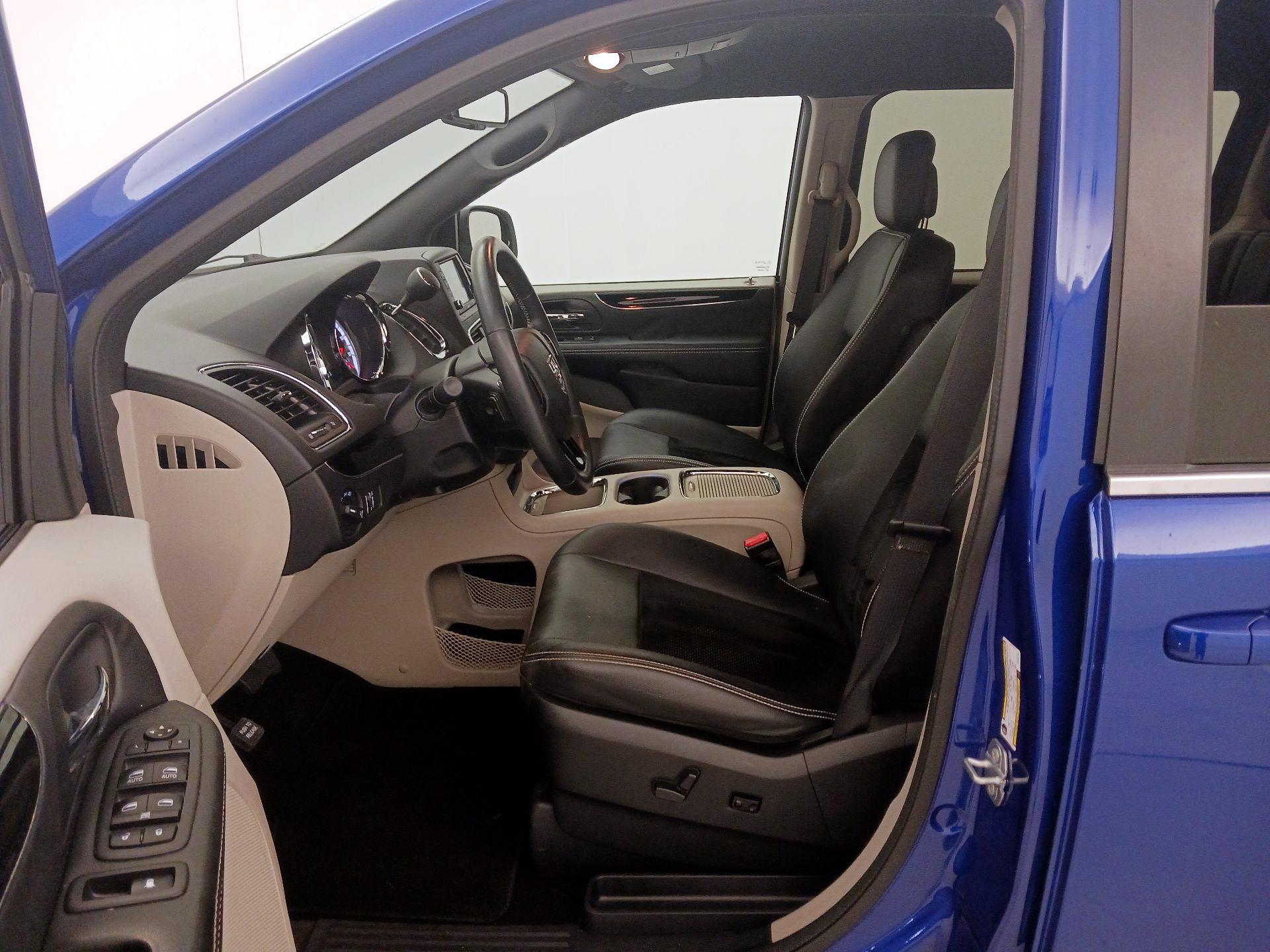 Thumbnail: 2018 Dodge Grand Caravan - 11