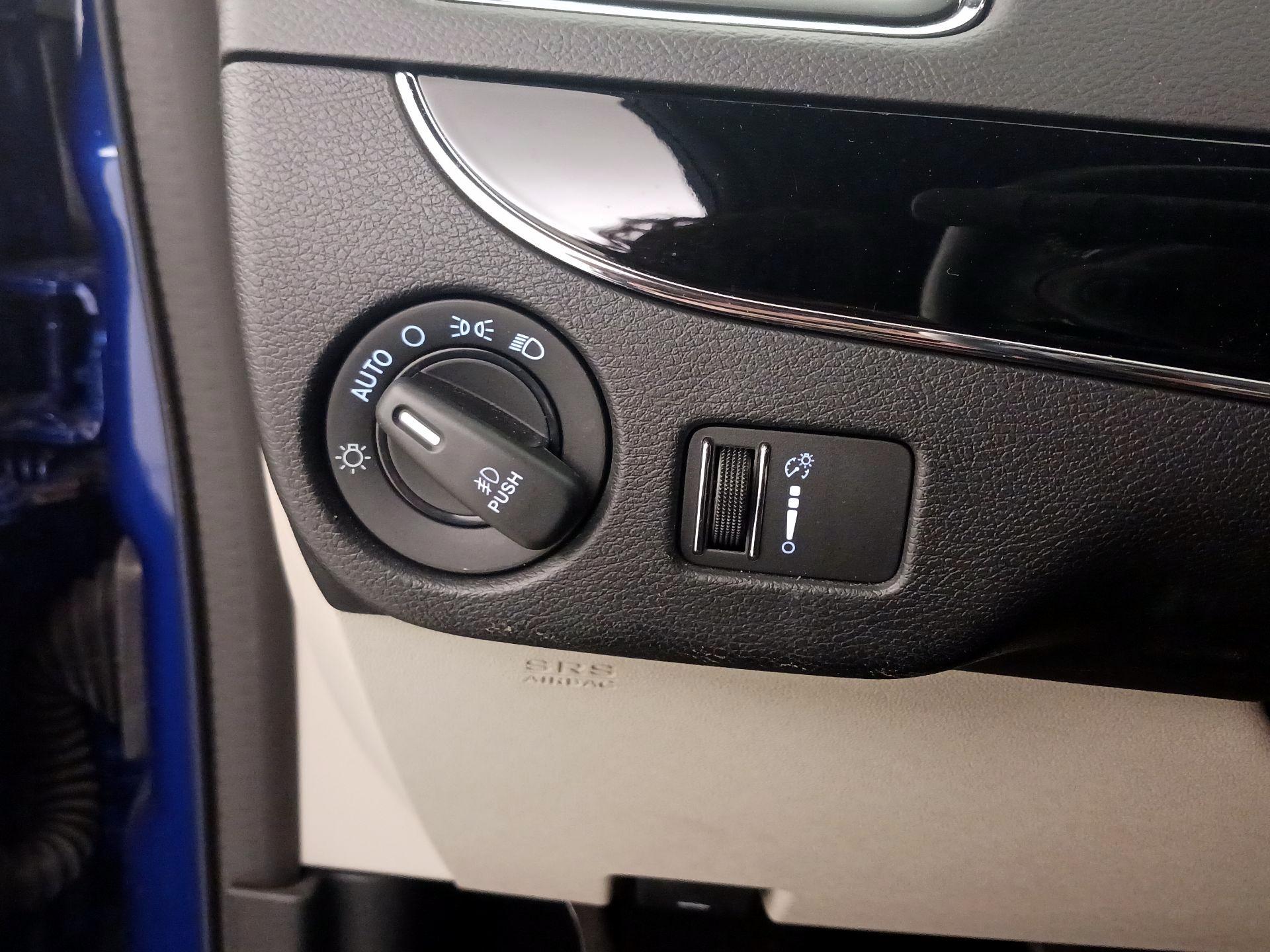 Thumbnail: 2018 Dodge Grand Caravan - 13