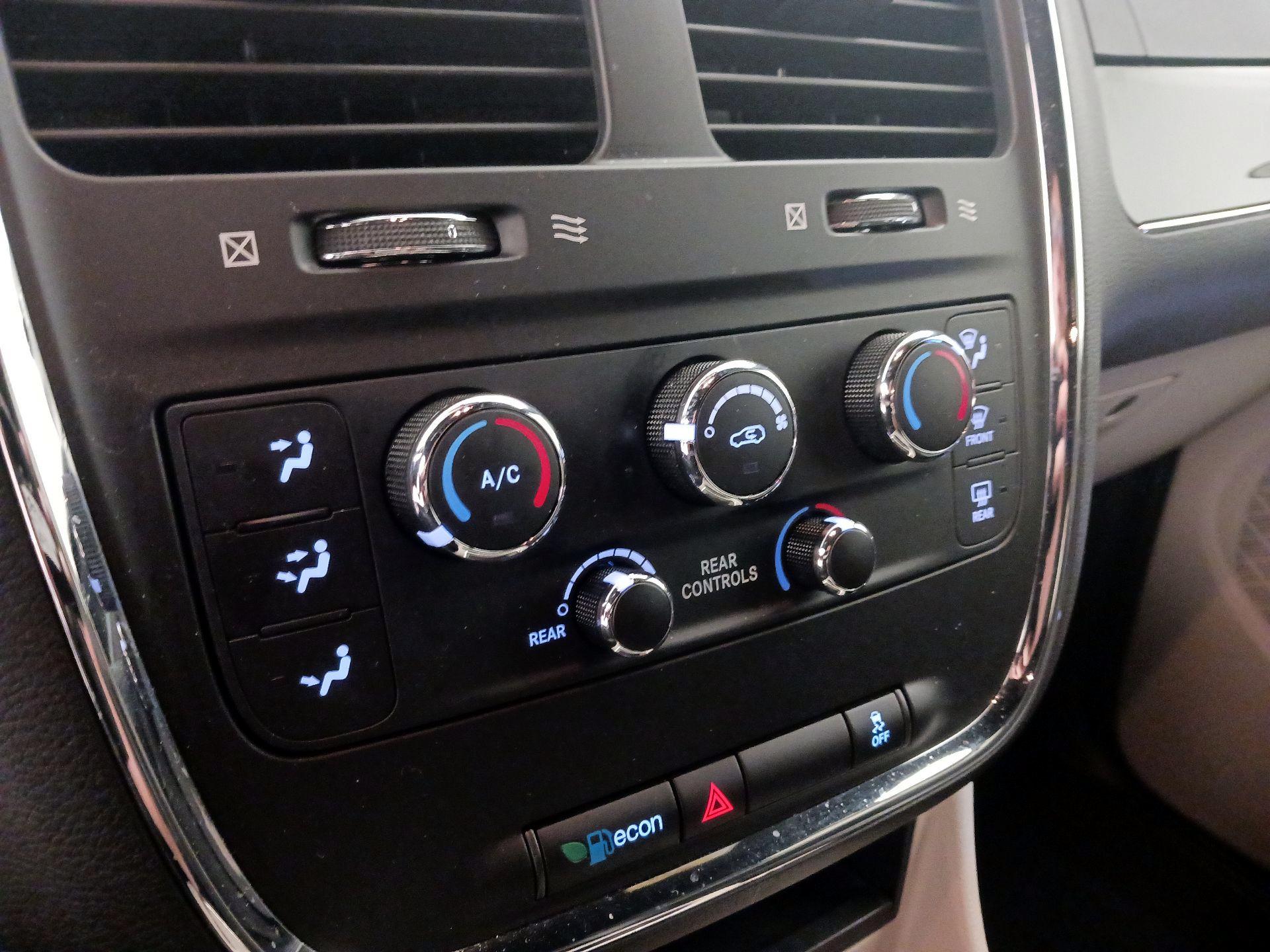 Thumbnail: 2018 Dodge Grand Caravan - 16