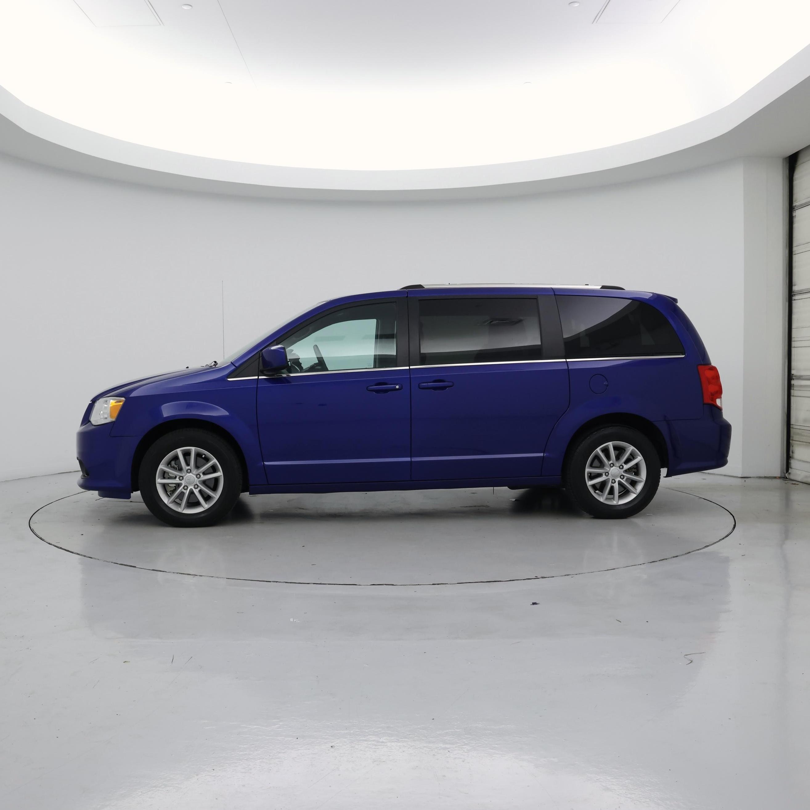 Thumbnail: 2018 Dodge Grand Caravan - 3