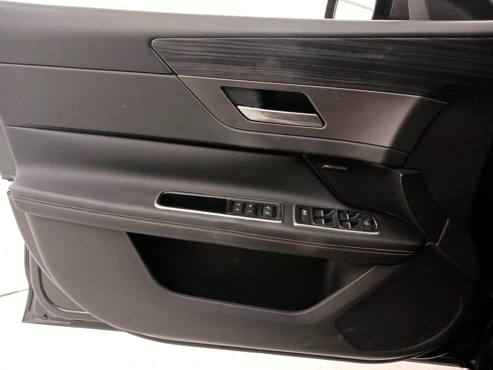 Thumbnail: 2016 Jaguar XF - 12