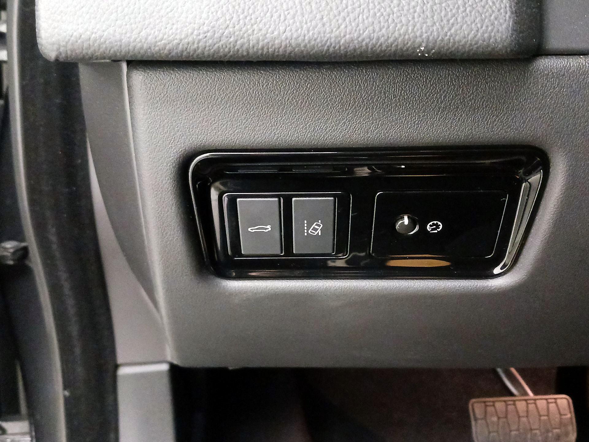 Thumbnail: 2016 Jaguar XF - 13