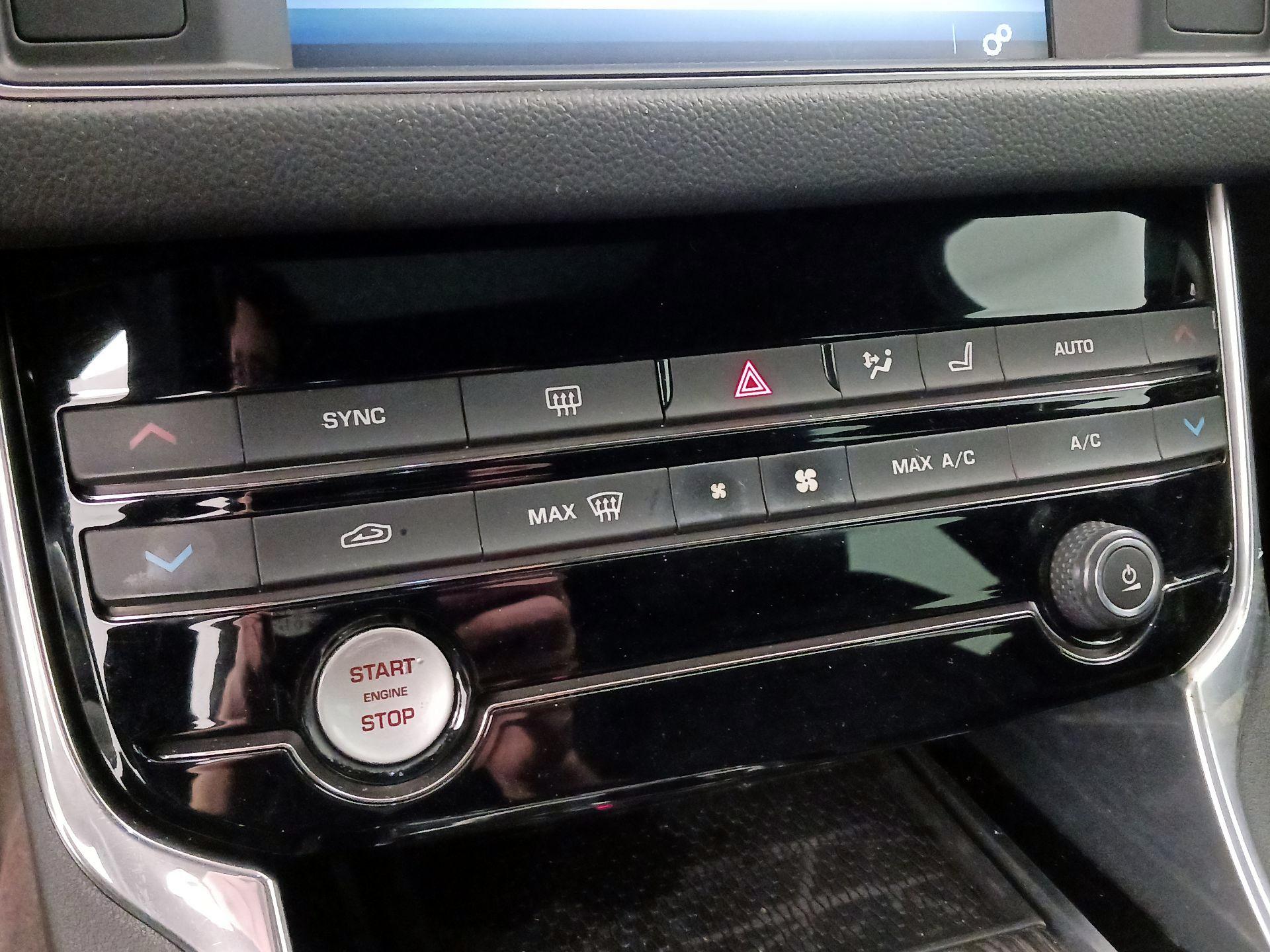 Thumbnail: 2016 Jaguar XF - 17