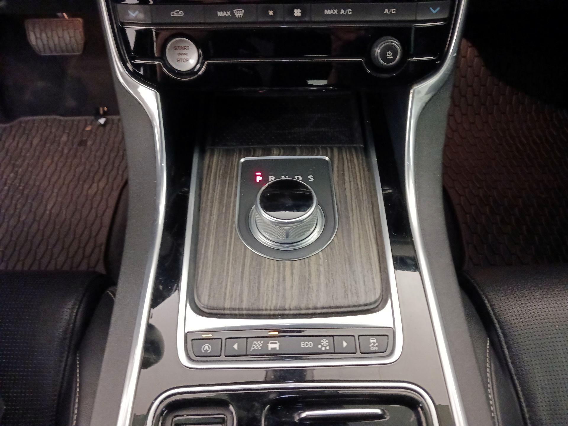 Thumbnail: 2016 Jaguar XF - 18