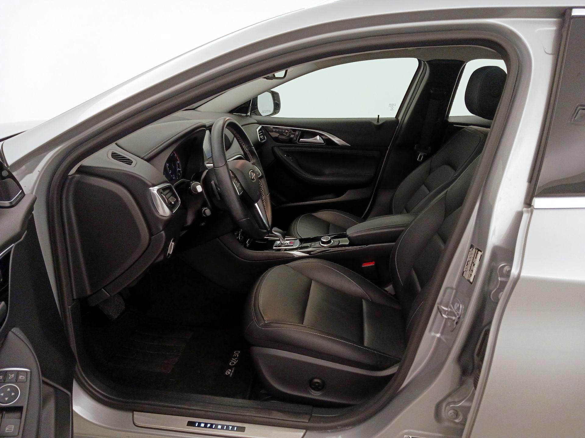 Thumbnail: 2019 INFINITI QX30 - 11