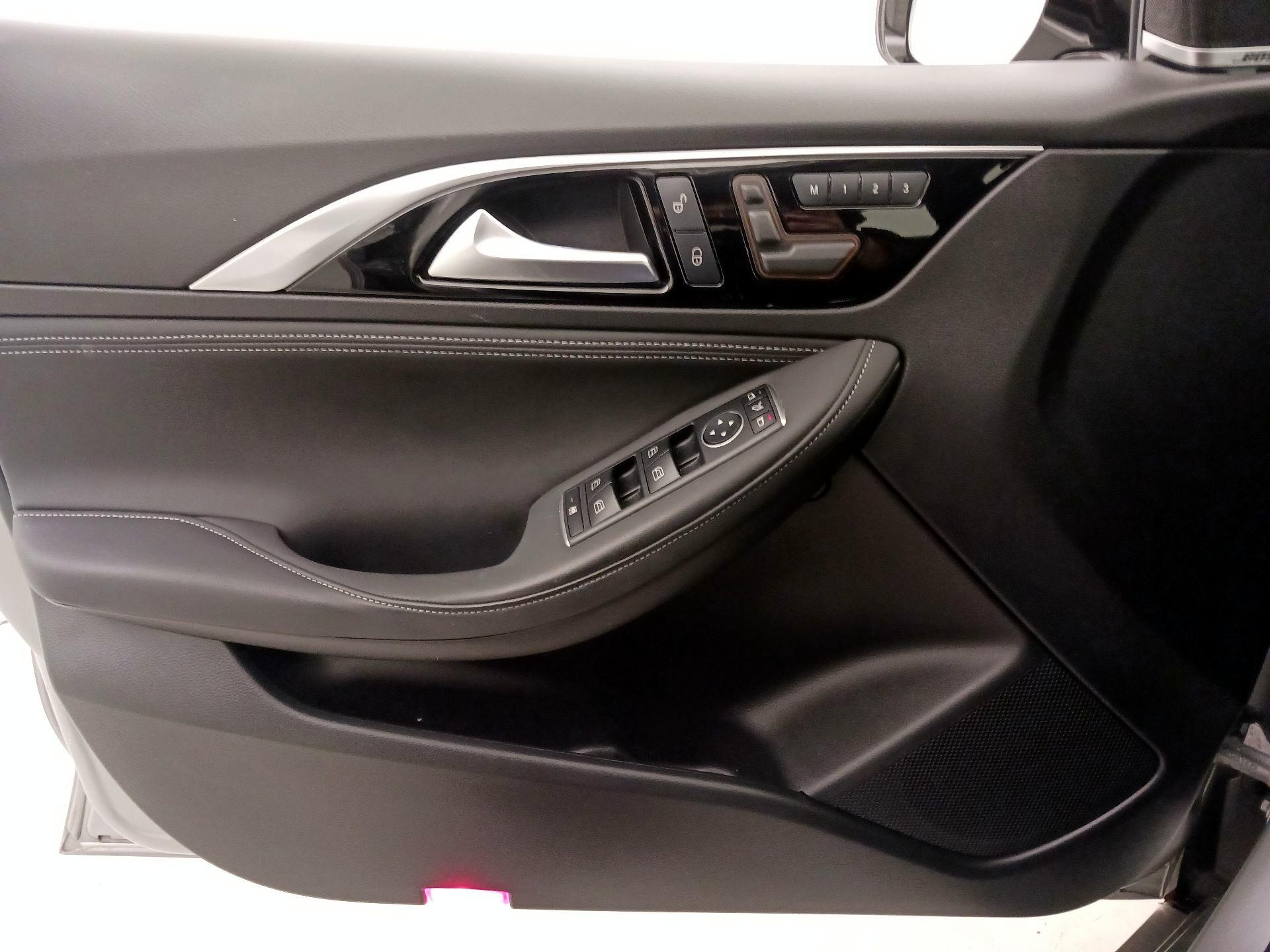 Thumbnail: 2019 INFINITI QX30 - 12