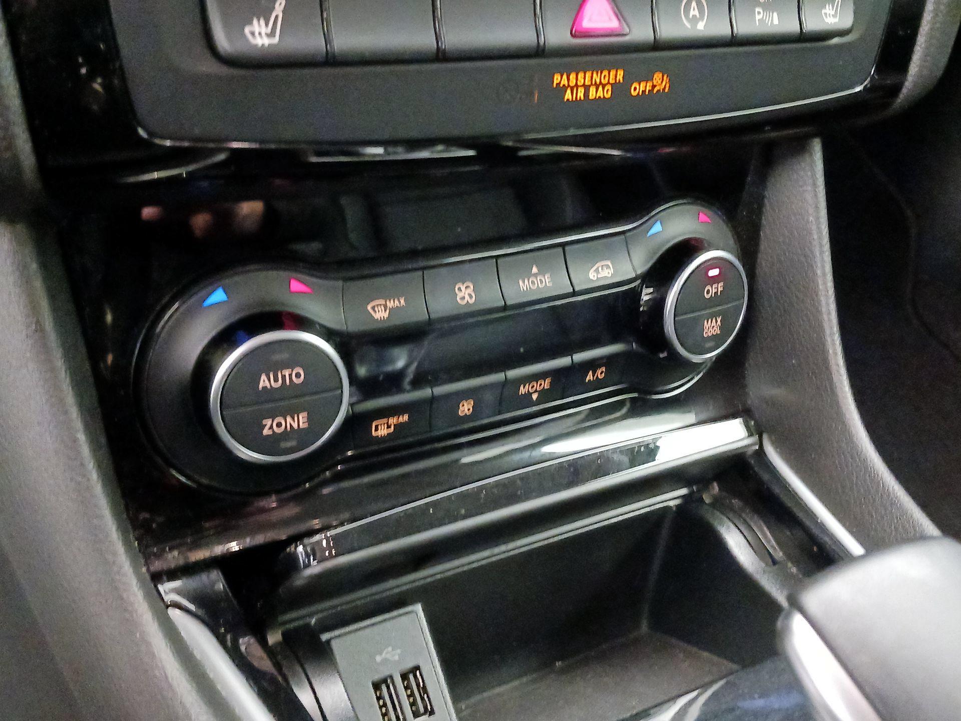 Thumbnail: 2019 INFINITI QX30 - 17