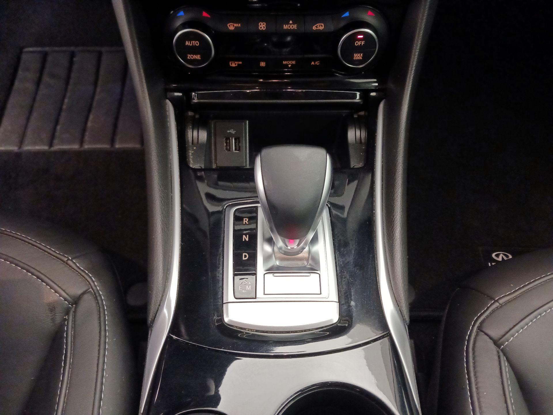 Thumbnail: 2019 INFINITI QX30 - 18