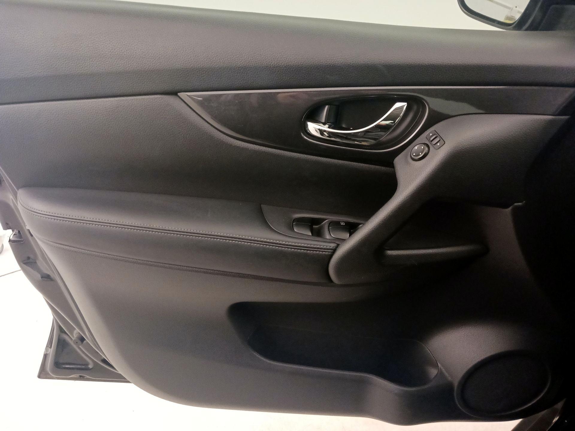 Thumbnail: 2018 Nissan Rogue - 10