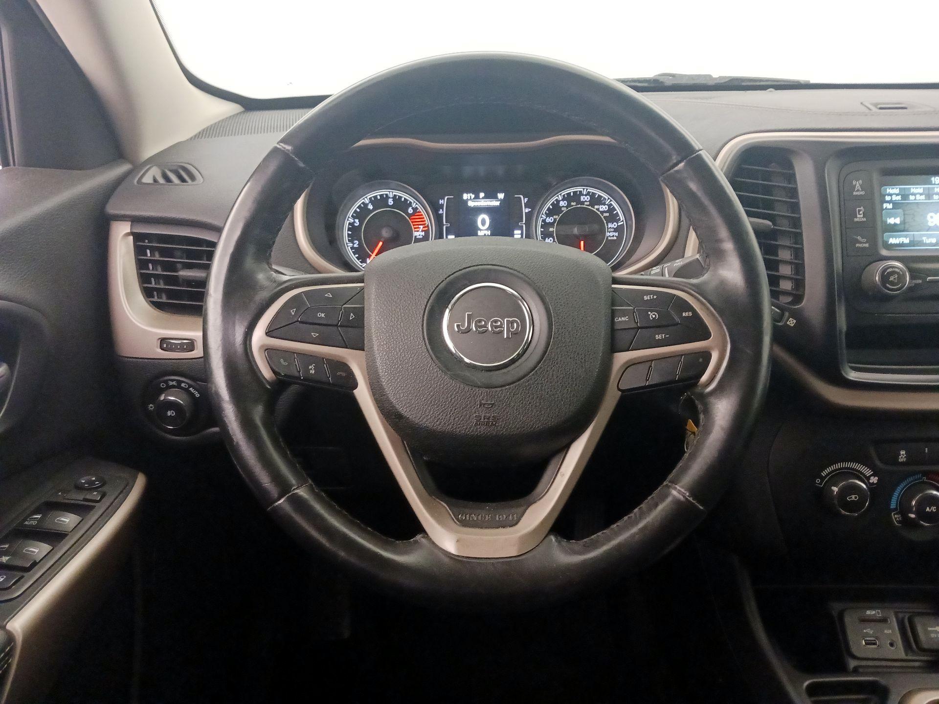 Thumbnail: 2018 Jeep Cherokee - 10