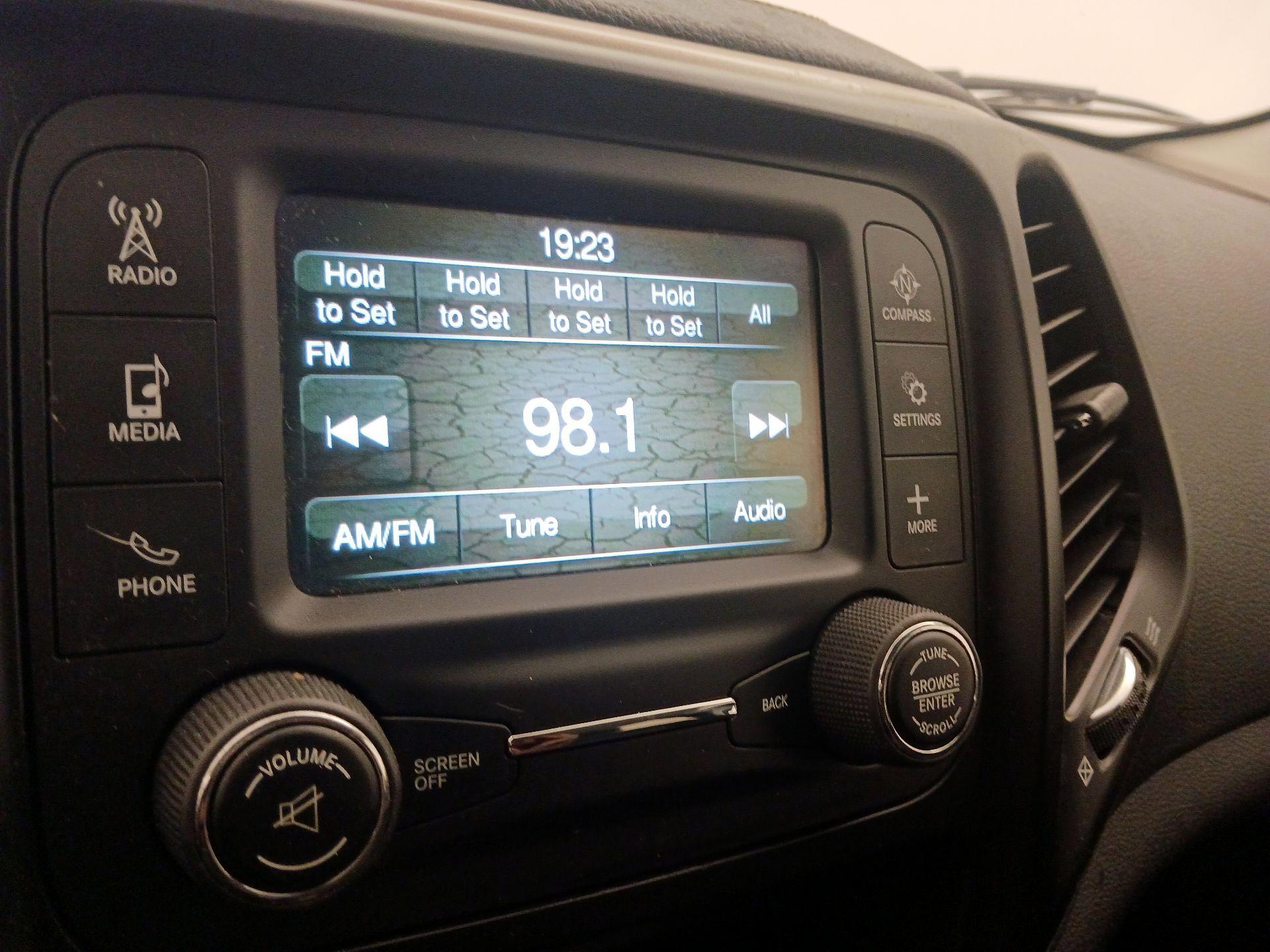 Thumbnail: 2018 Jeep Cherokee - 15