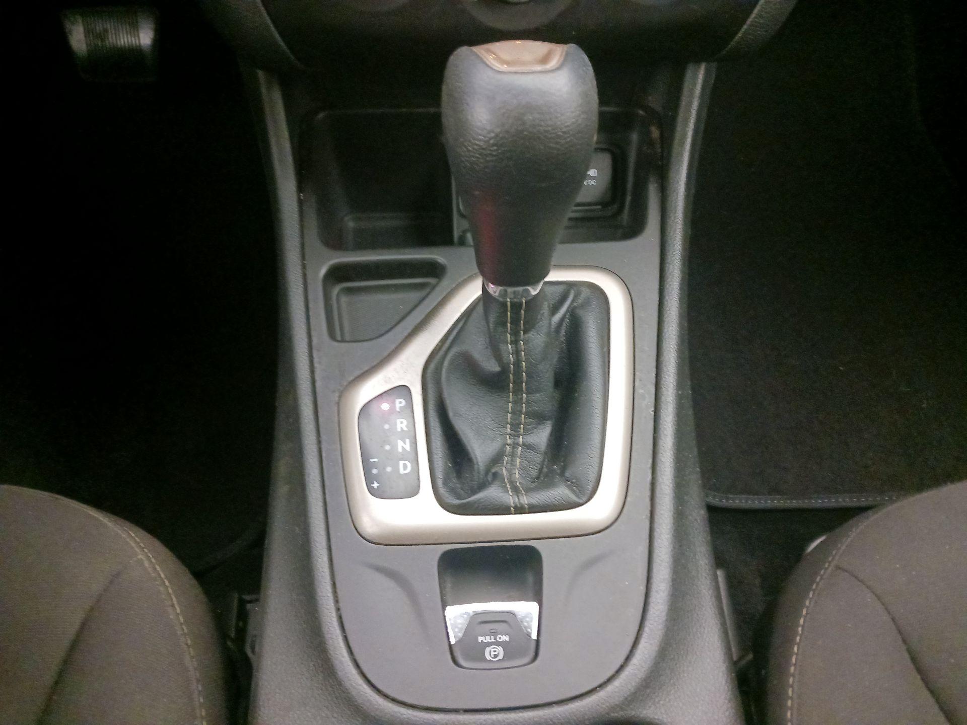 Thumbnail: 2018 Jeep Cherokee - 17