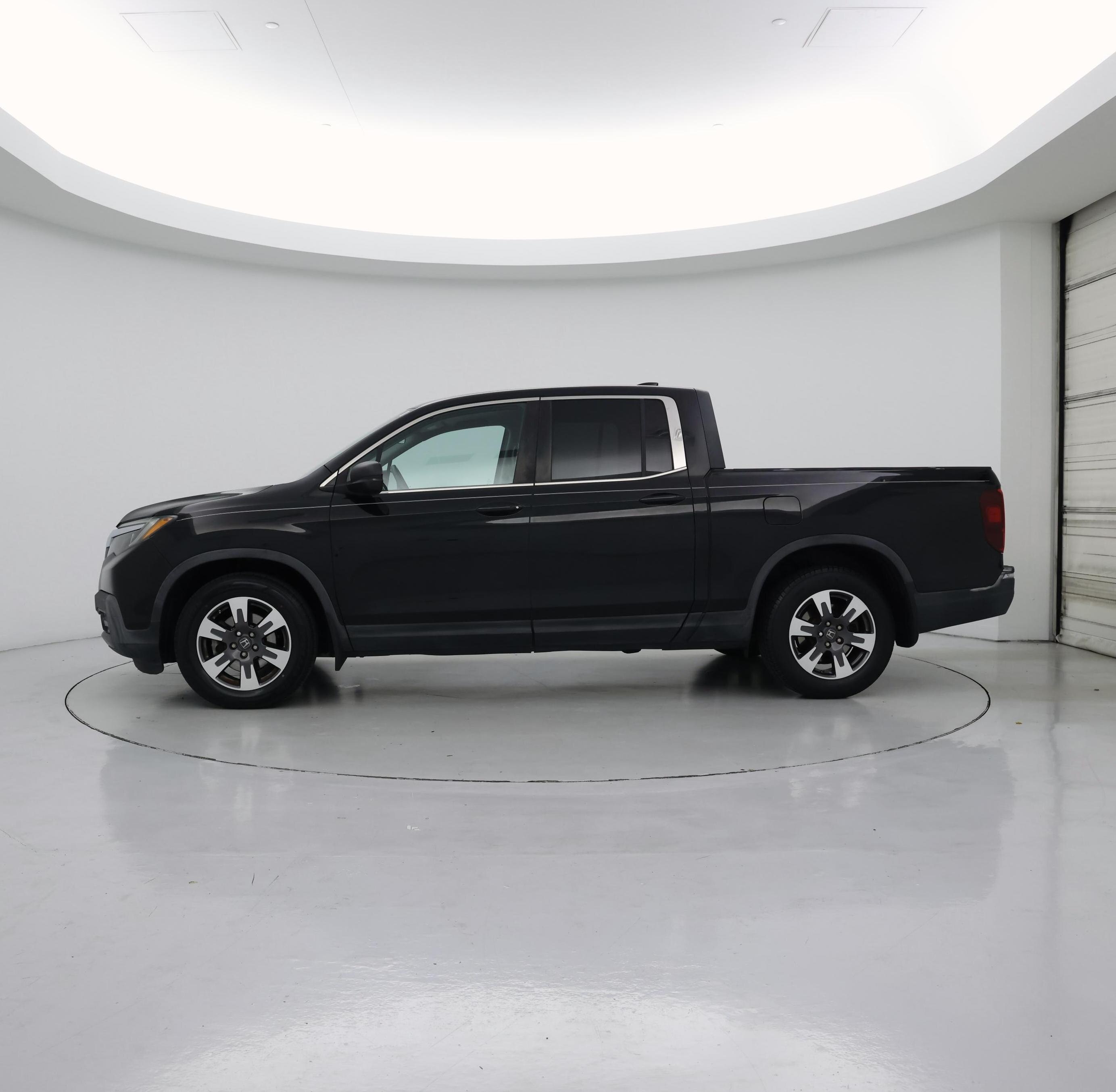 Thumbnail: 2017 Honda Ridgeline - 3