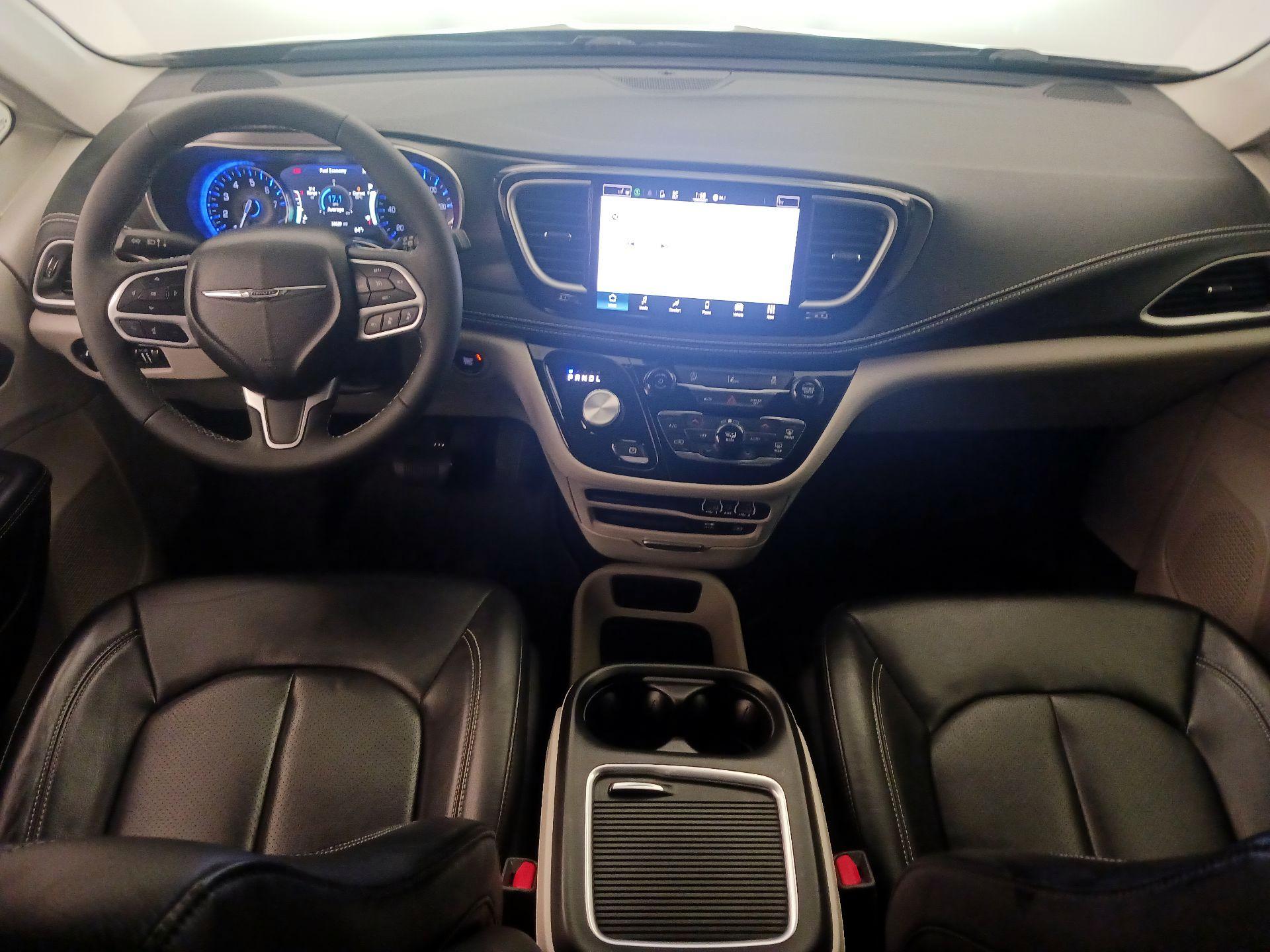 Thumbnail: 2022 Chrysler Pacifica - 9