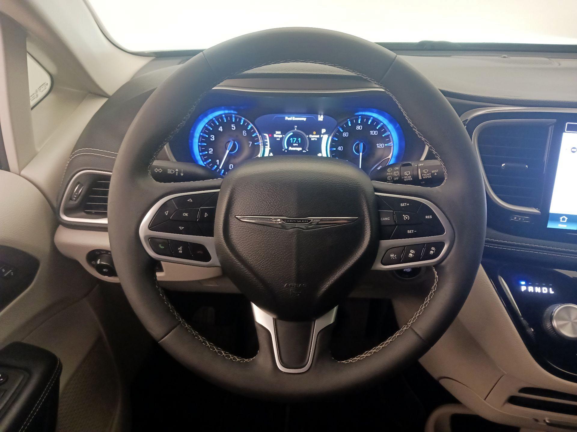 Thumbnail: 2022 Chrysler Pacifica - 10