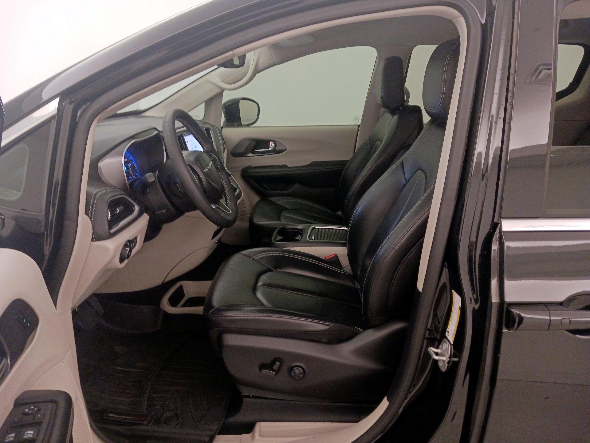 Thumbnail: 2022 Chrysler Pacifica - 11