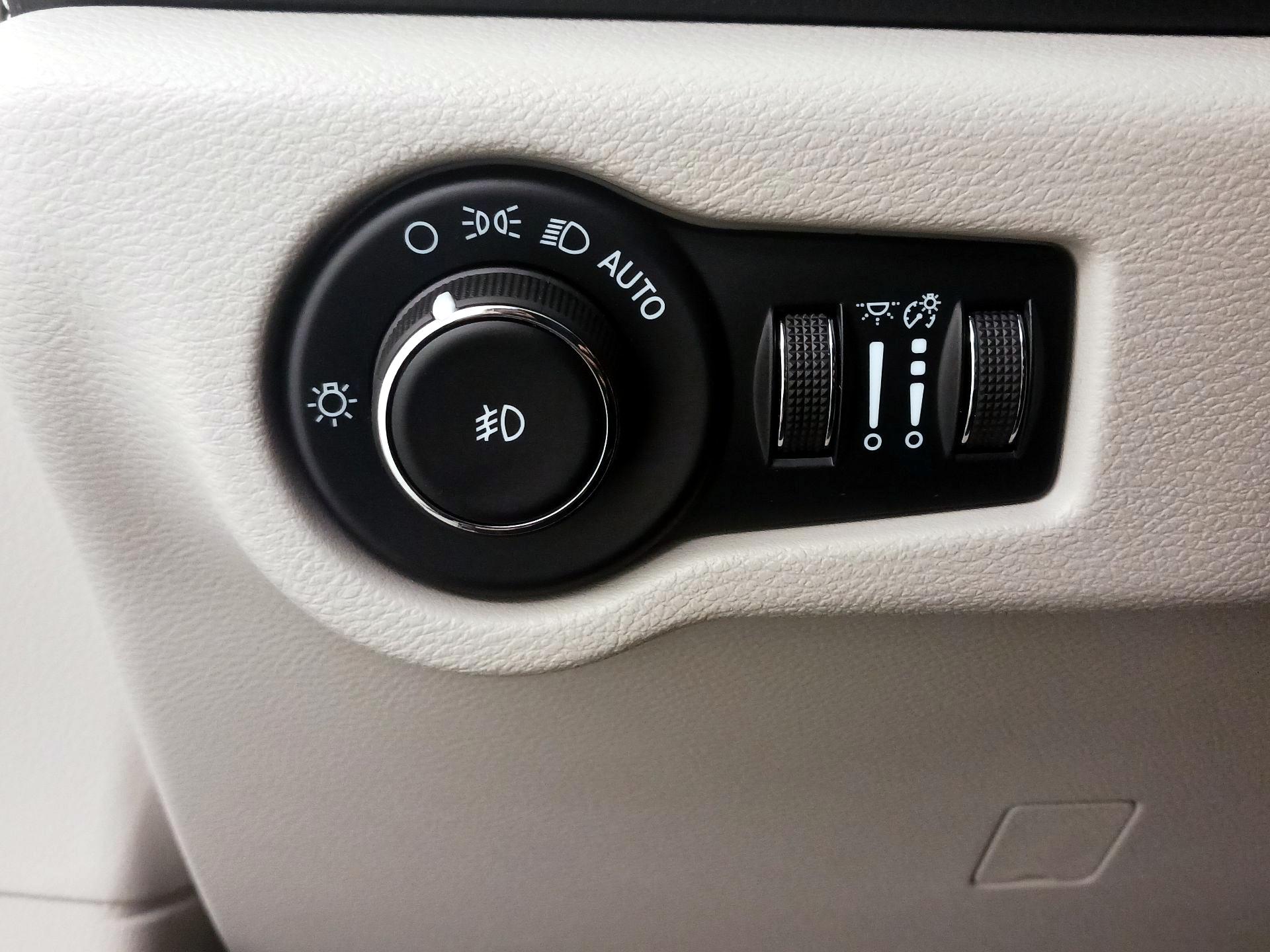 Thumbnail: 2022 Chrysler Pacifica - 13