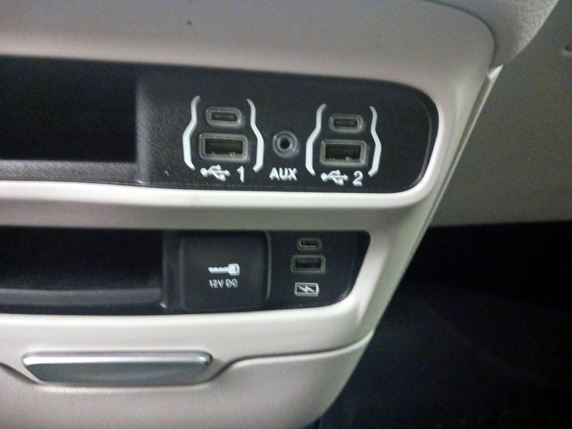 Thumbnail: 2022 Chrysler Pacifica - 18