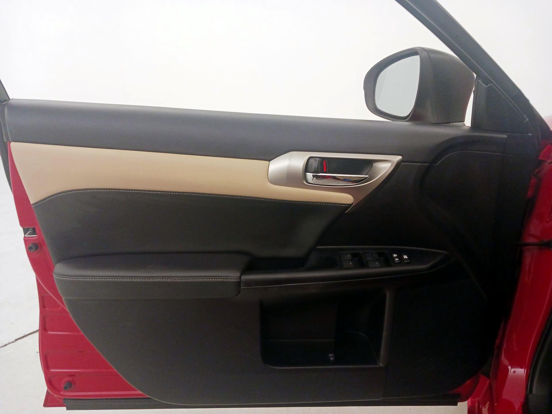 Thumbnail: 2015 Lexus CT - 12