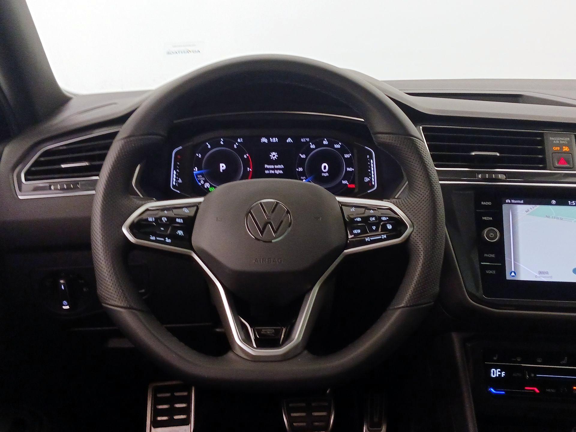 Thumbnail: 2022 Volkswagen Tiguan - 10