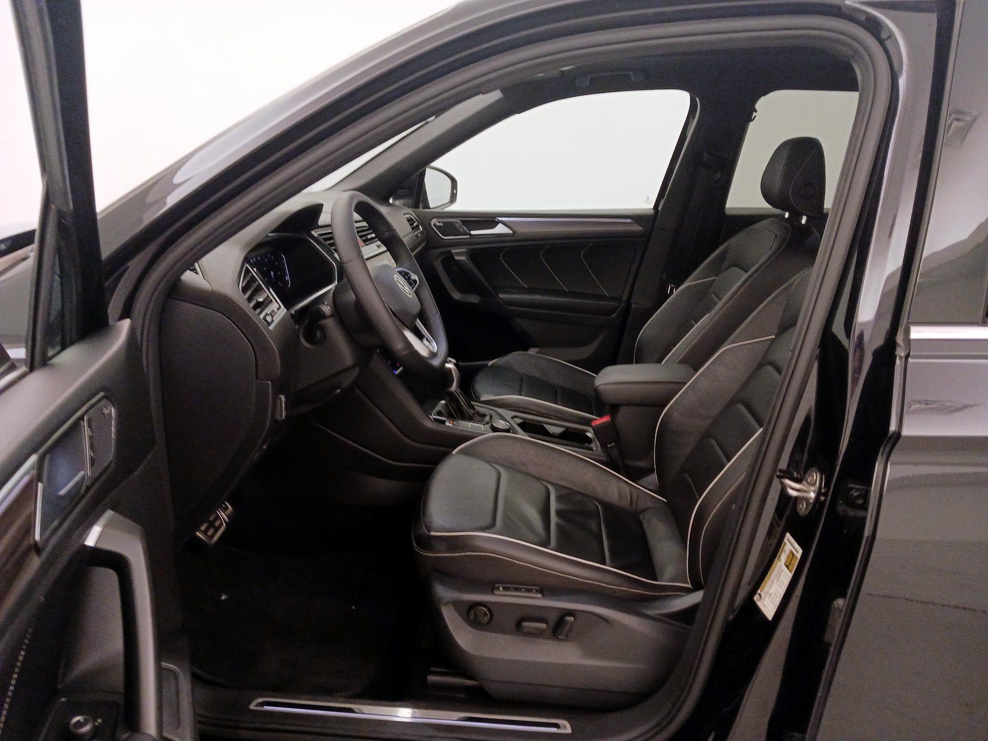 Thumbnail: 2022 Volkswagen Tiguan - 11