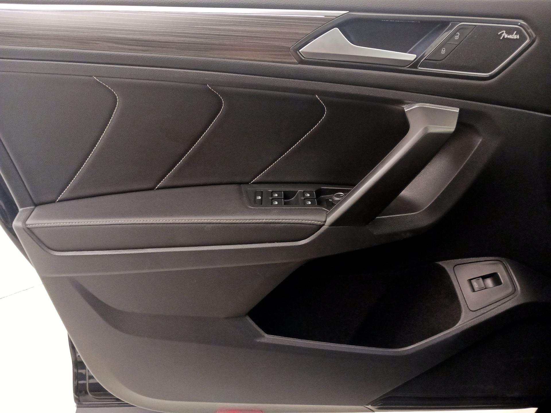 Thumbnail: 2022 Volkswagen Tiguan - 12